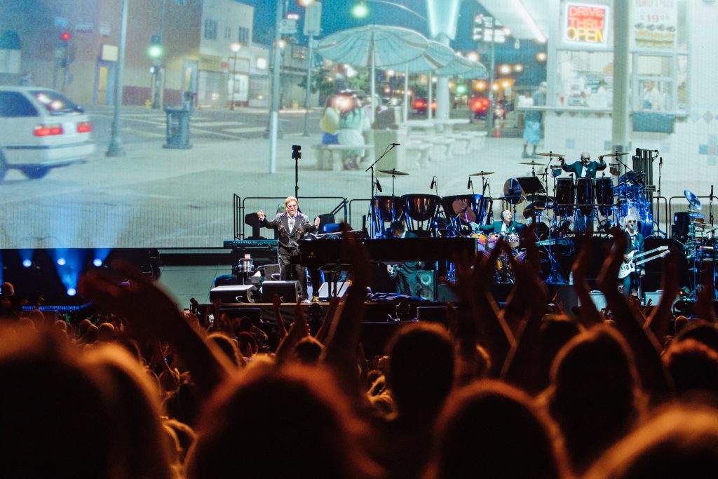 200303 Elton John - Mitch Lowe Photo-24