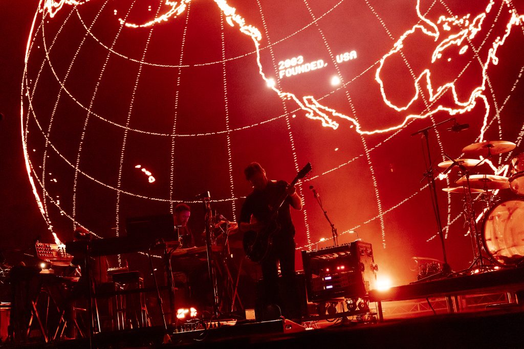 260811_@mitchlowephoto_MassiveAttack_RodLaverArena-34