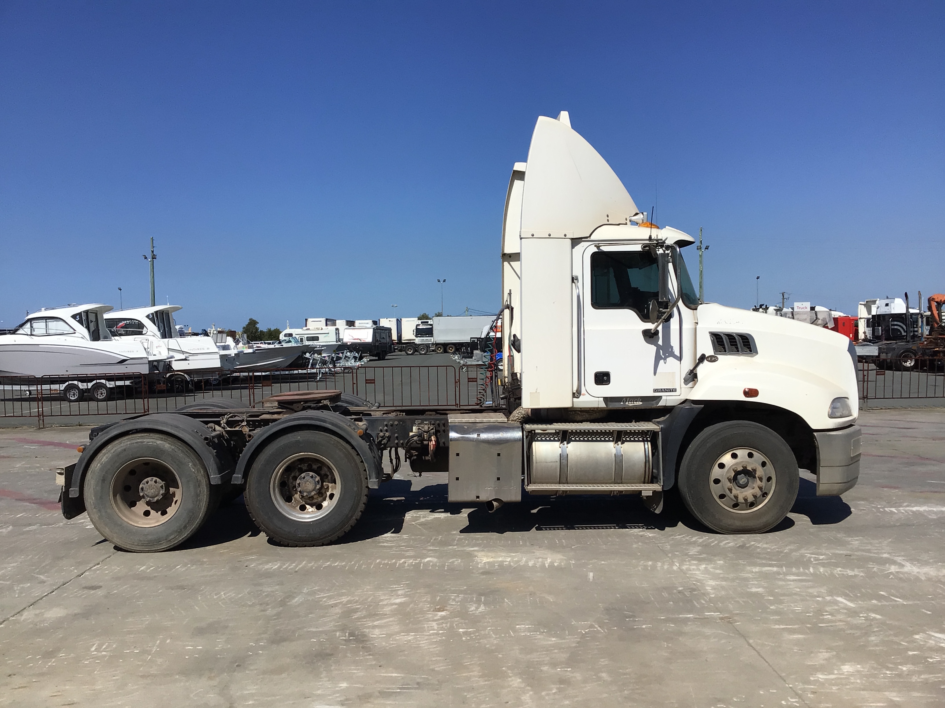 5 · 2015 Mack Granite 6x4 Prime Mover