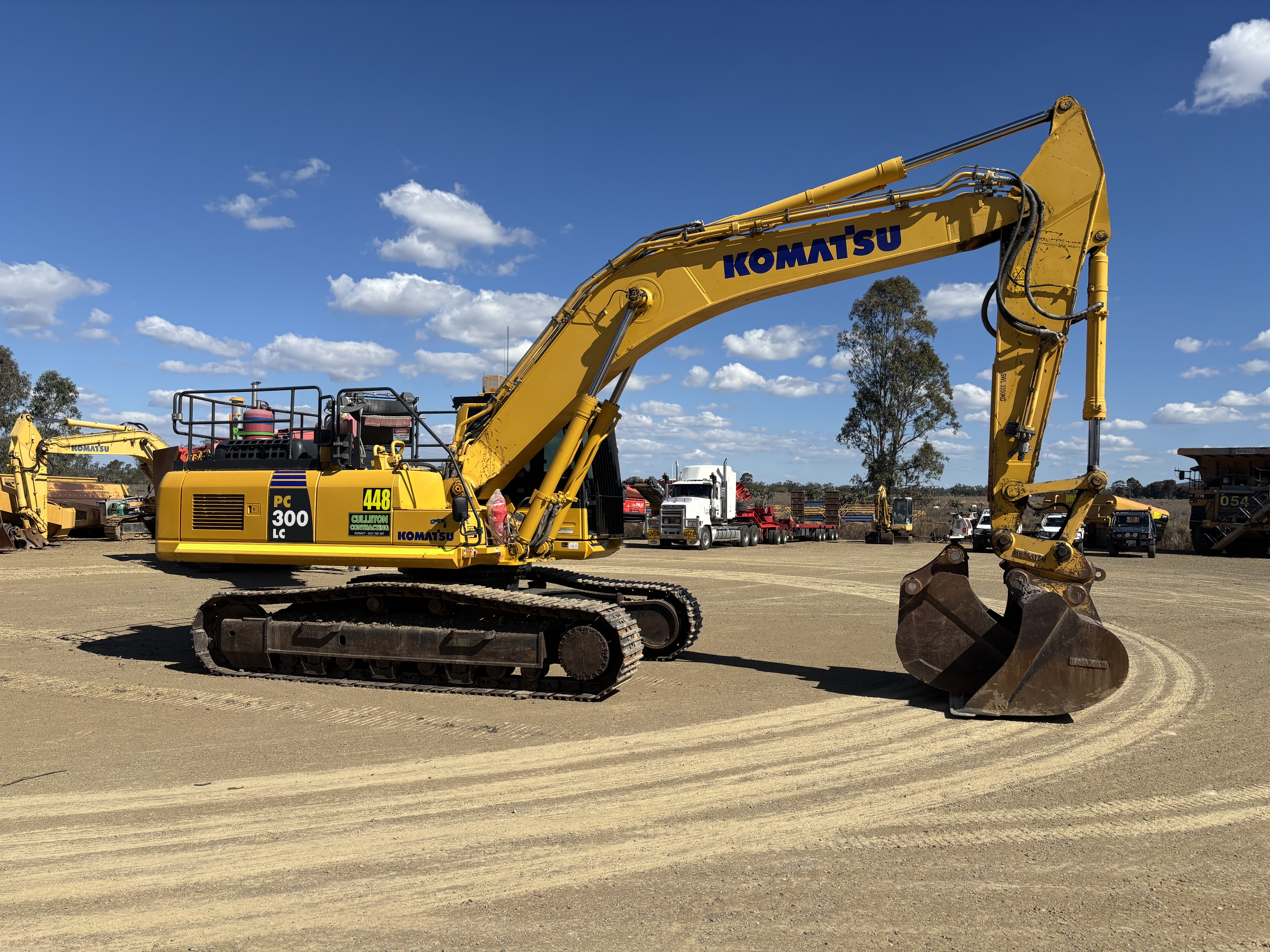 9 · 2018 Komatsu PC300LC-8 Excavator