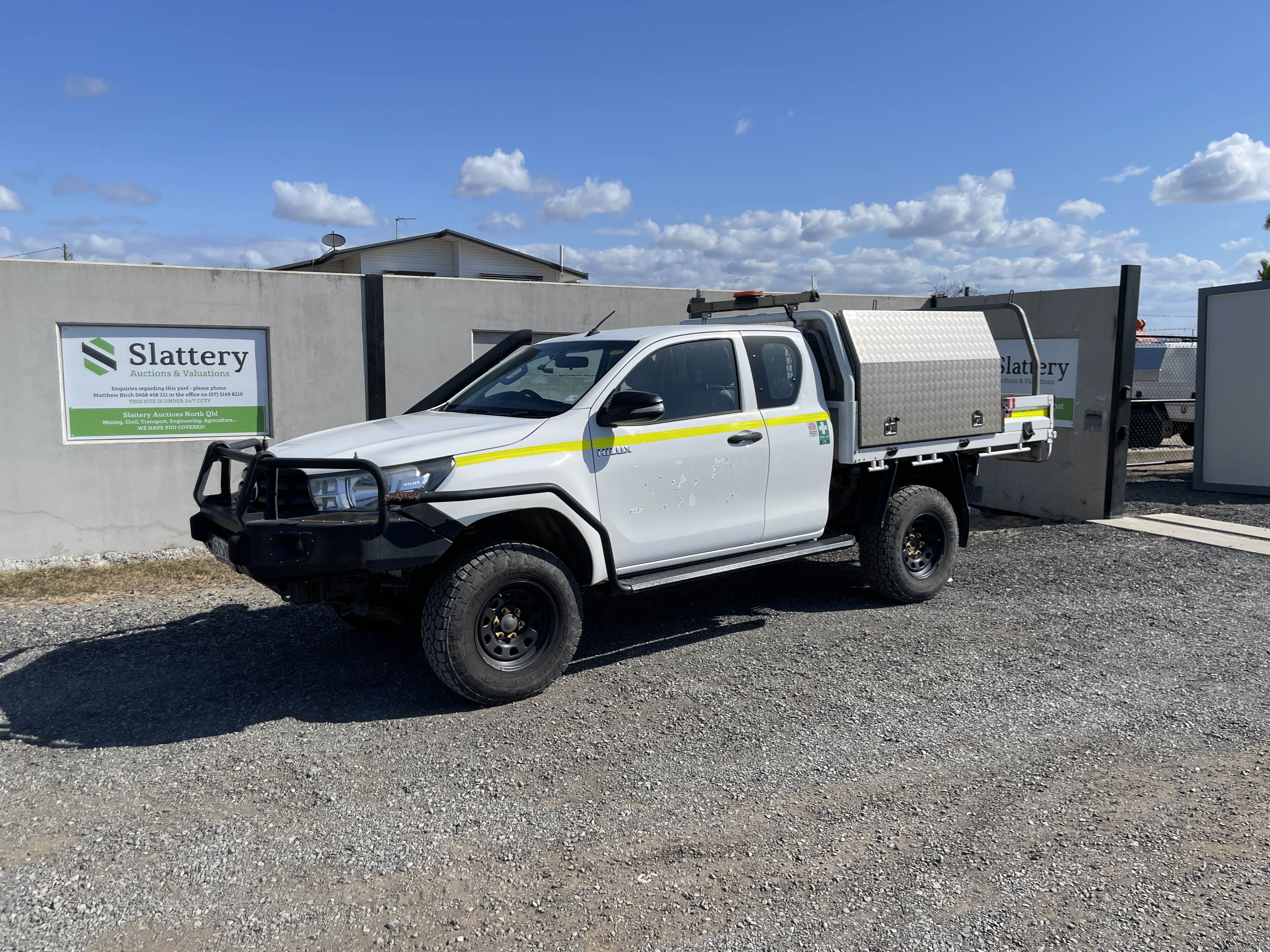 2 · 2017 Toyota Hilux Workmate Diesel