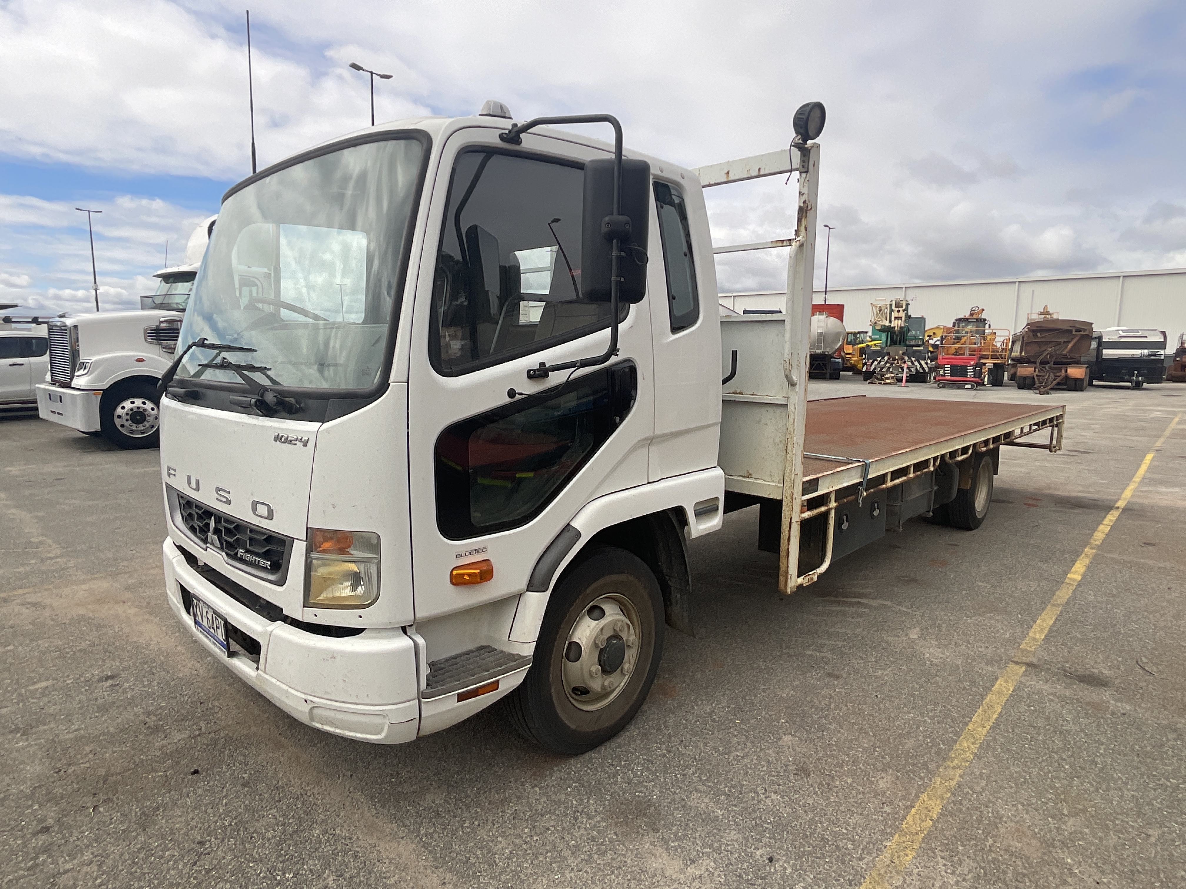 21 · 2020 MITSUBISHI FUSO   4x2 Tray Truck