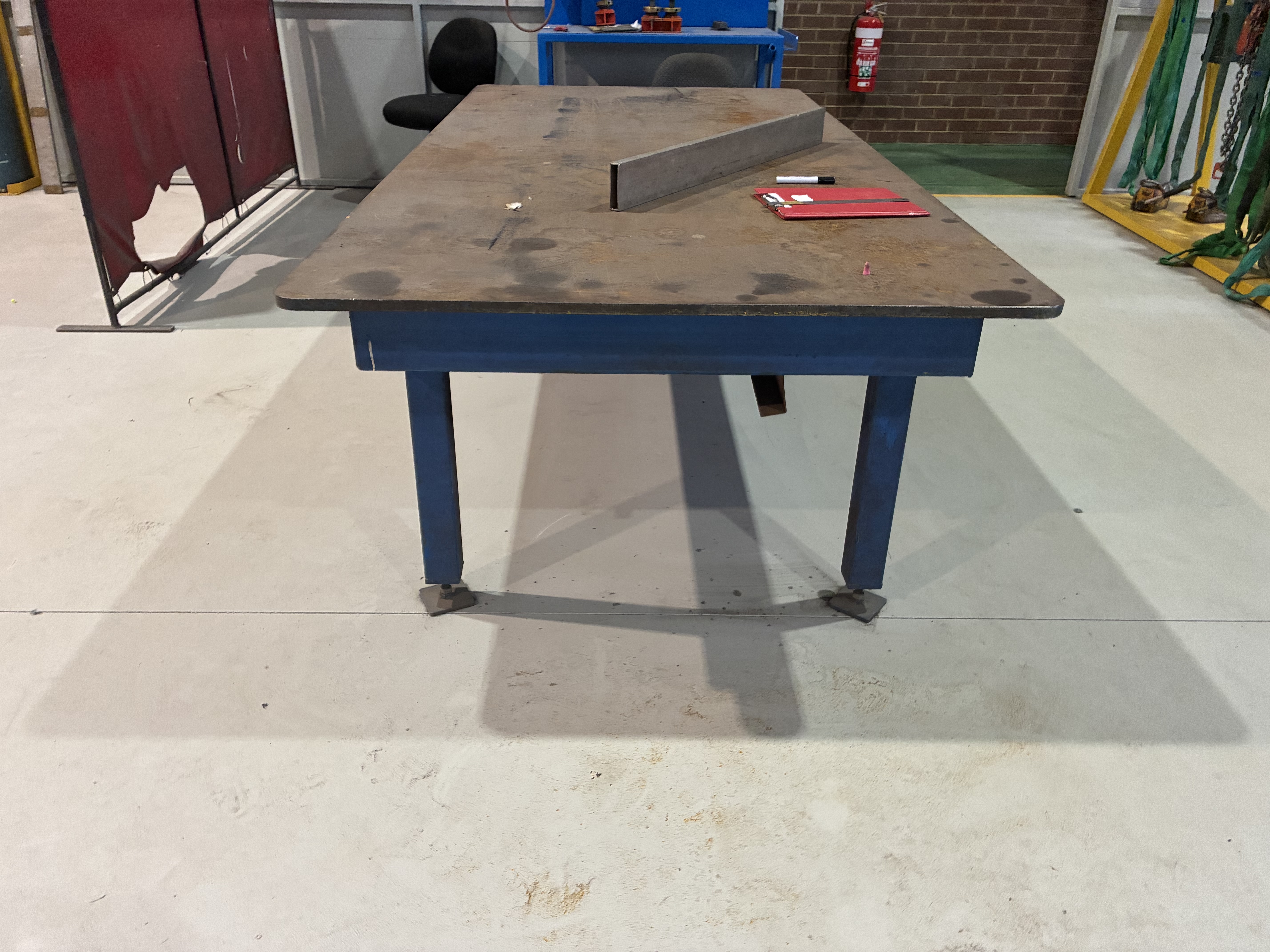 1 X Welding Table inc Workbench & Curtain