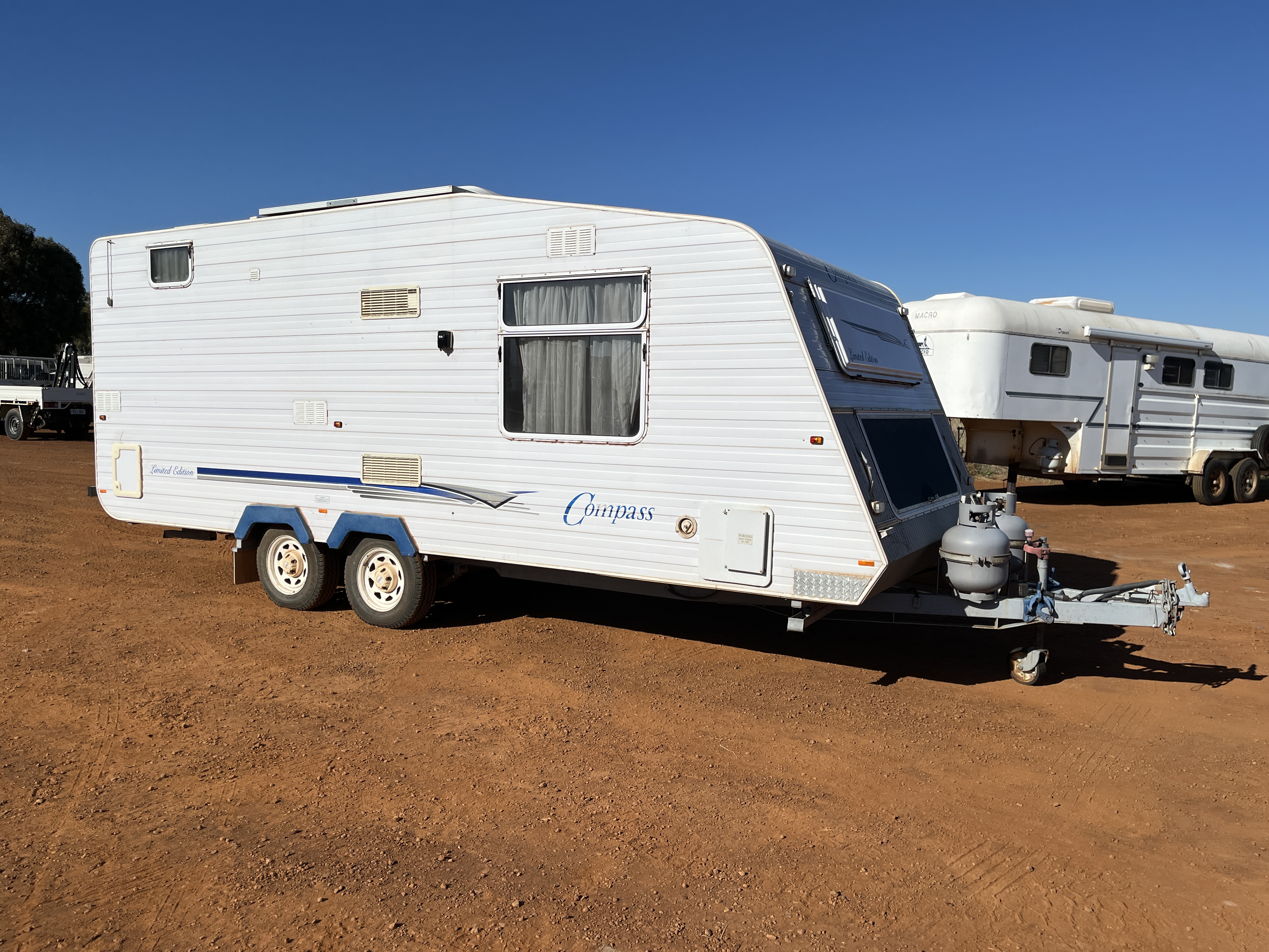 2006 Compass Limited Edition 22 FT Caravan