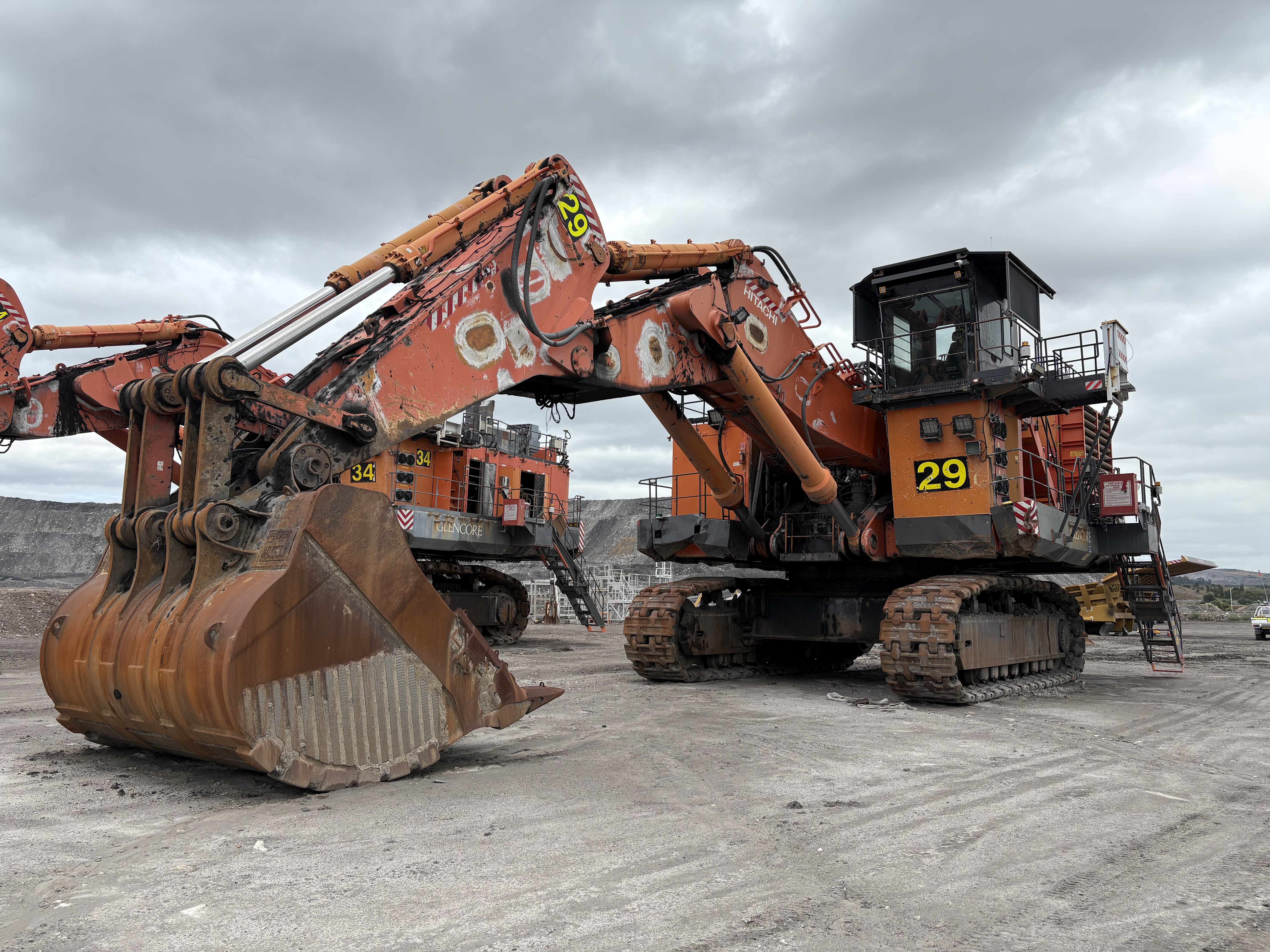 4 · 2010 Hitachi EX3600-6 Excavator