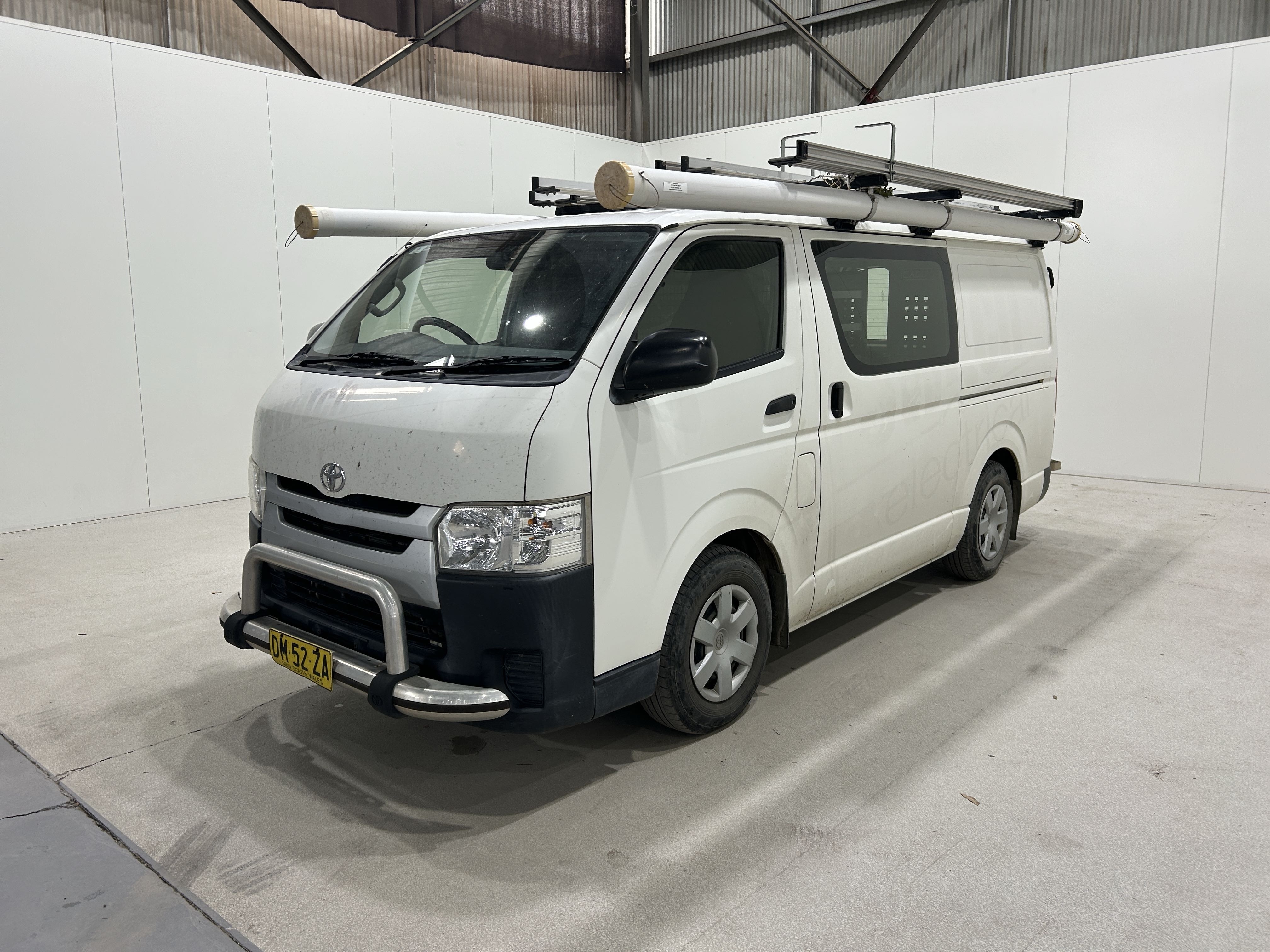 315 · 2015 Toyota Hiace Diesel Van