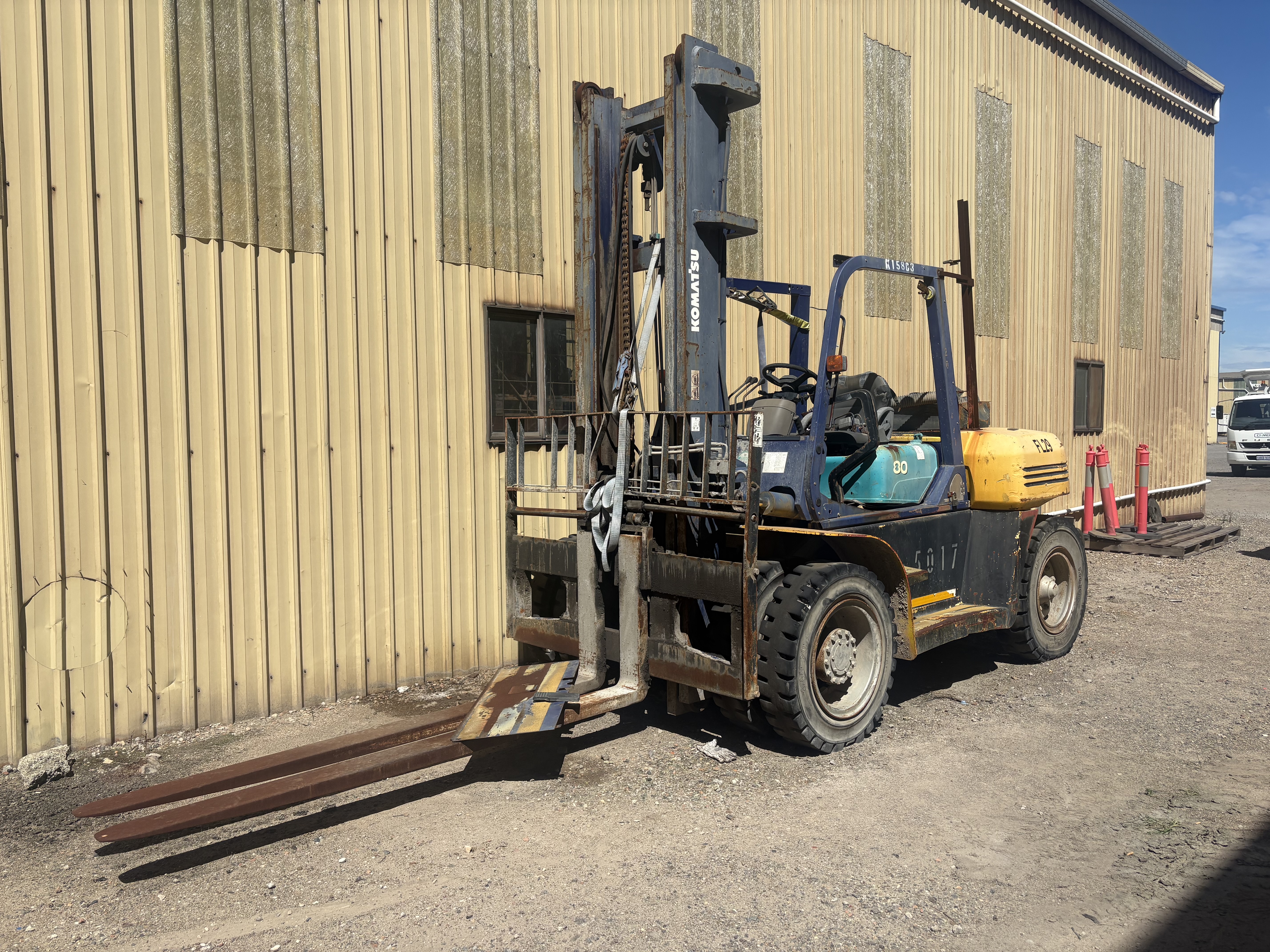 400 · Komatsu FD80-7 Diesel *Off Site*