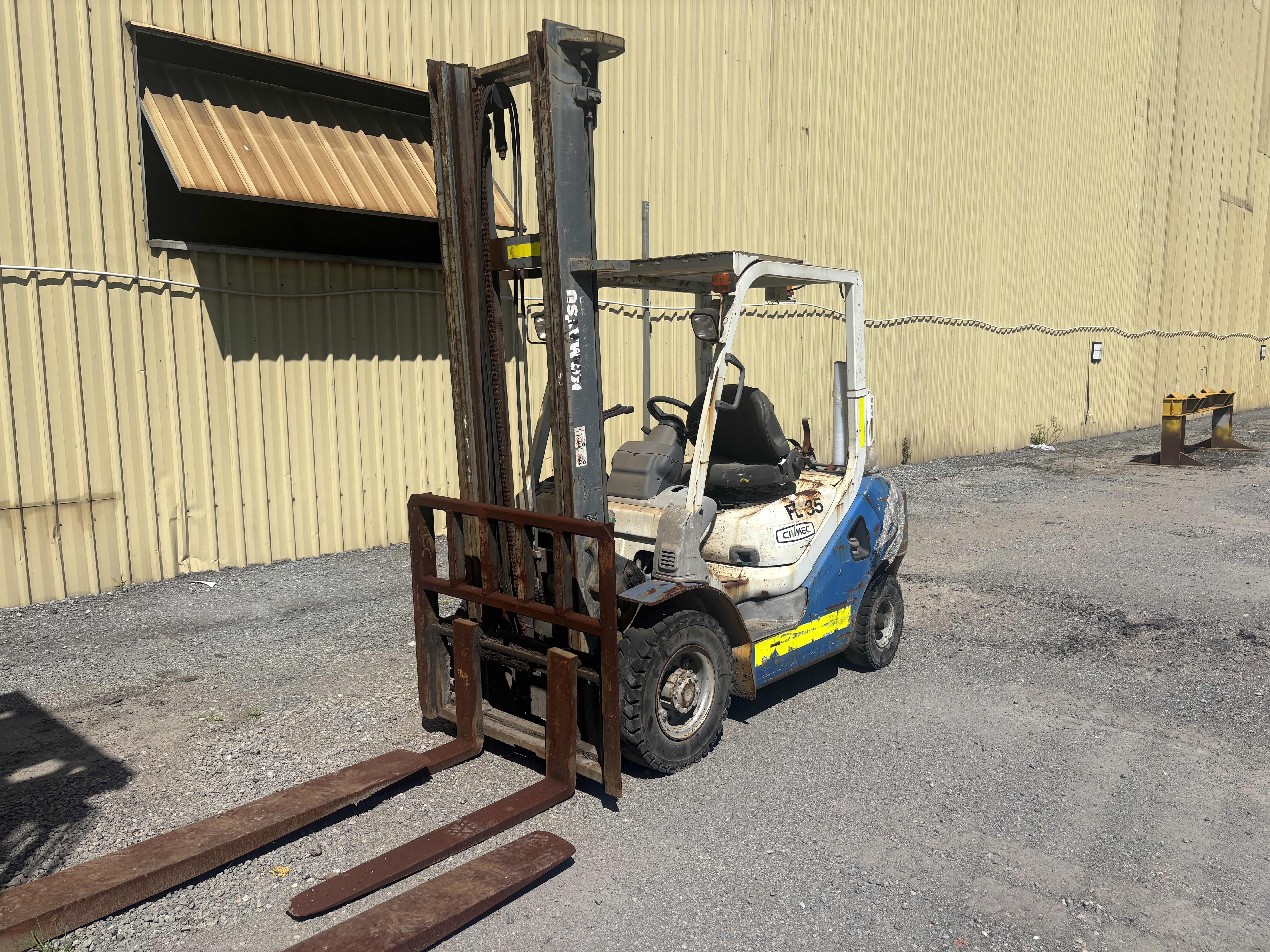 401 · 2005 Komatsu FG-25HT-16 LPG *Off Site*
