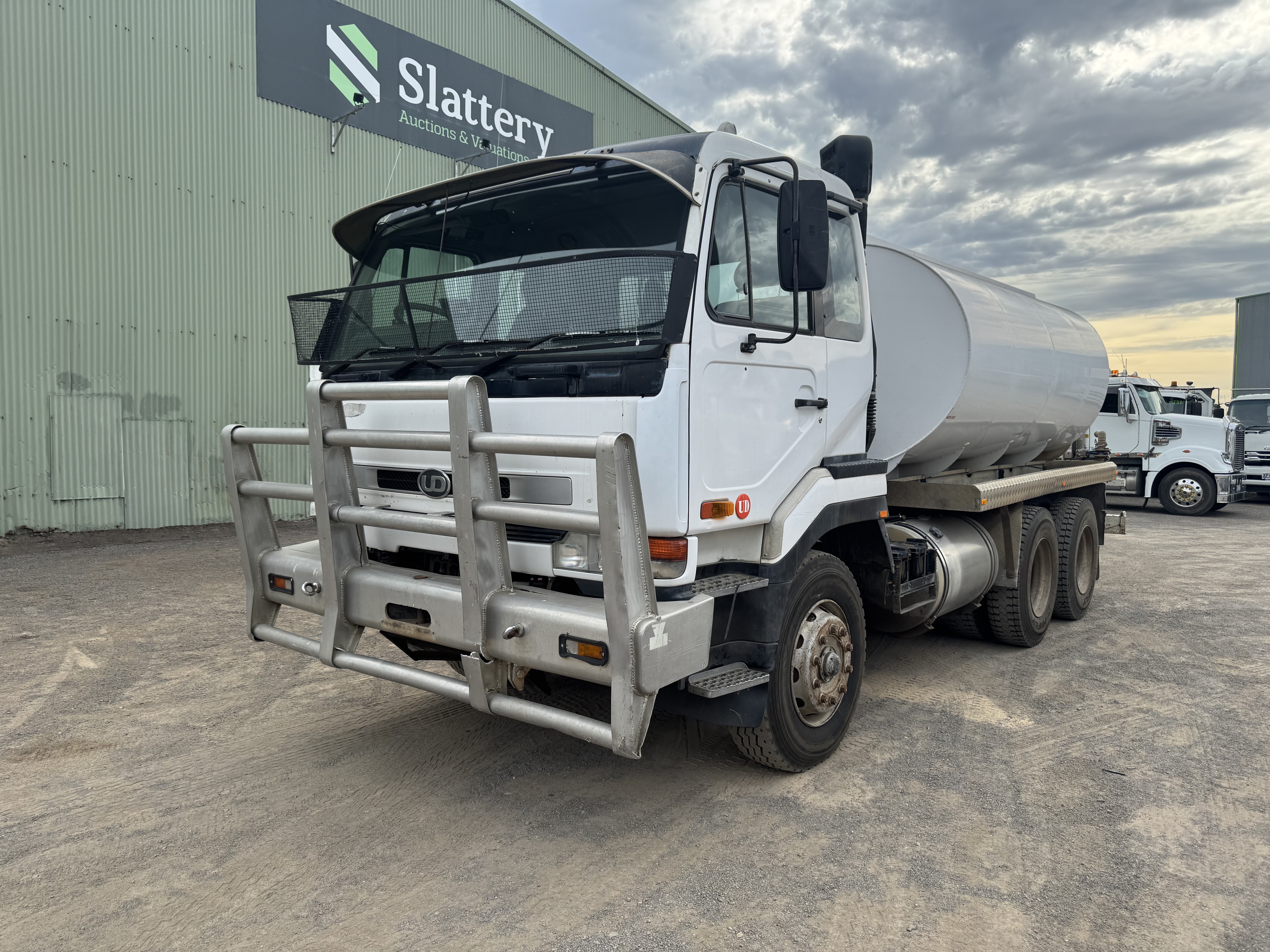 2000 UD CWB455 (6x4) Water Truck