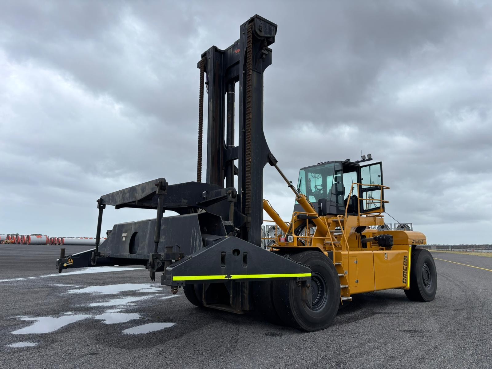 2 · 2000 Omega 54D-DCH 40T Diesel Container Handler Forklift