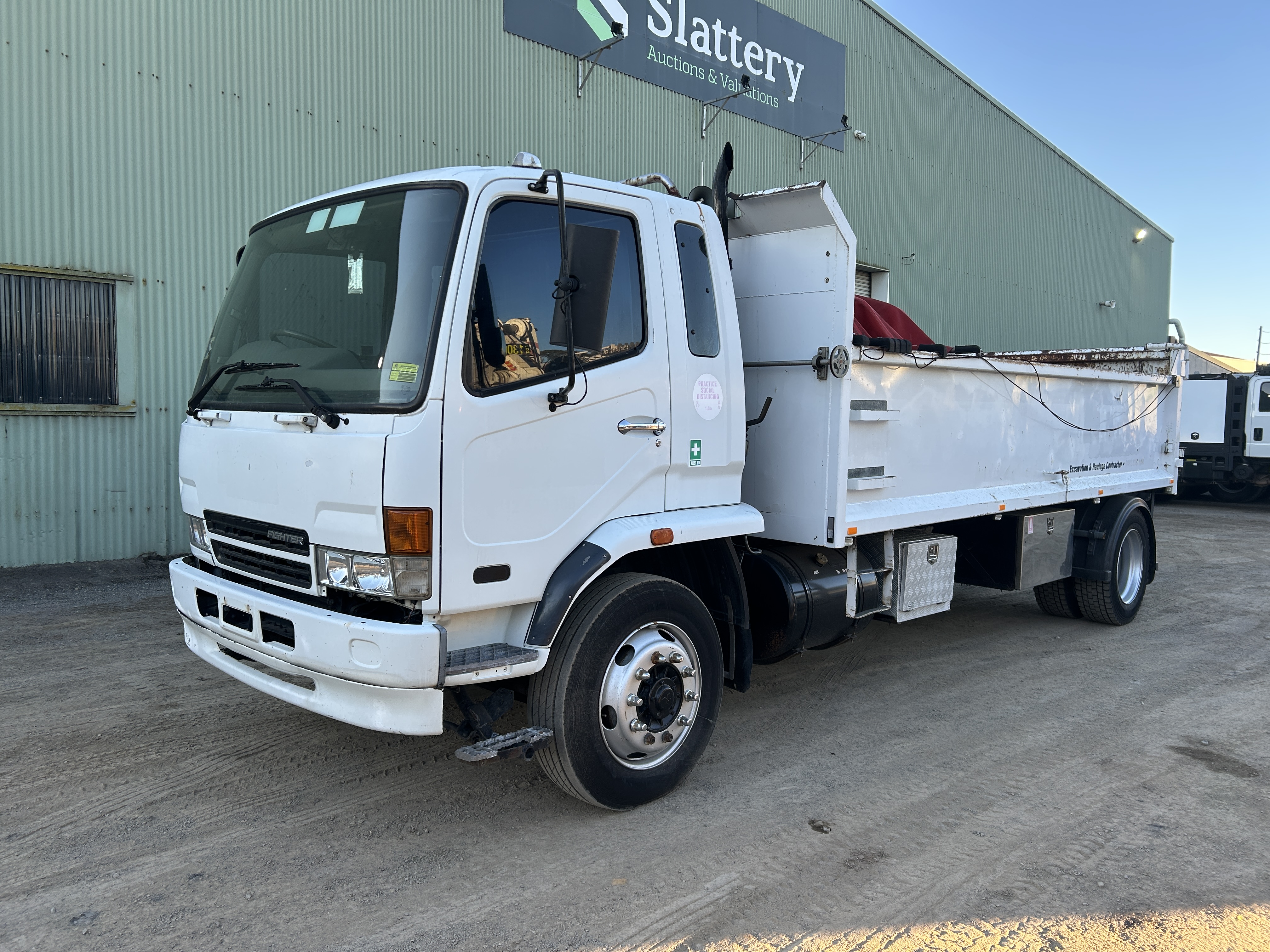 2004 Mitsubishi Fuso FM 600 Fighter 4x2 Tipper
