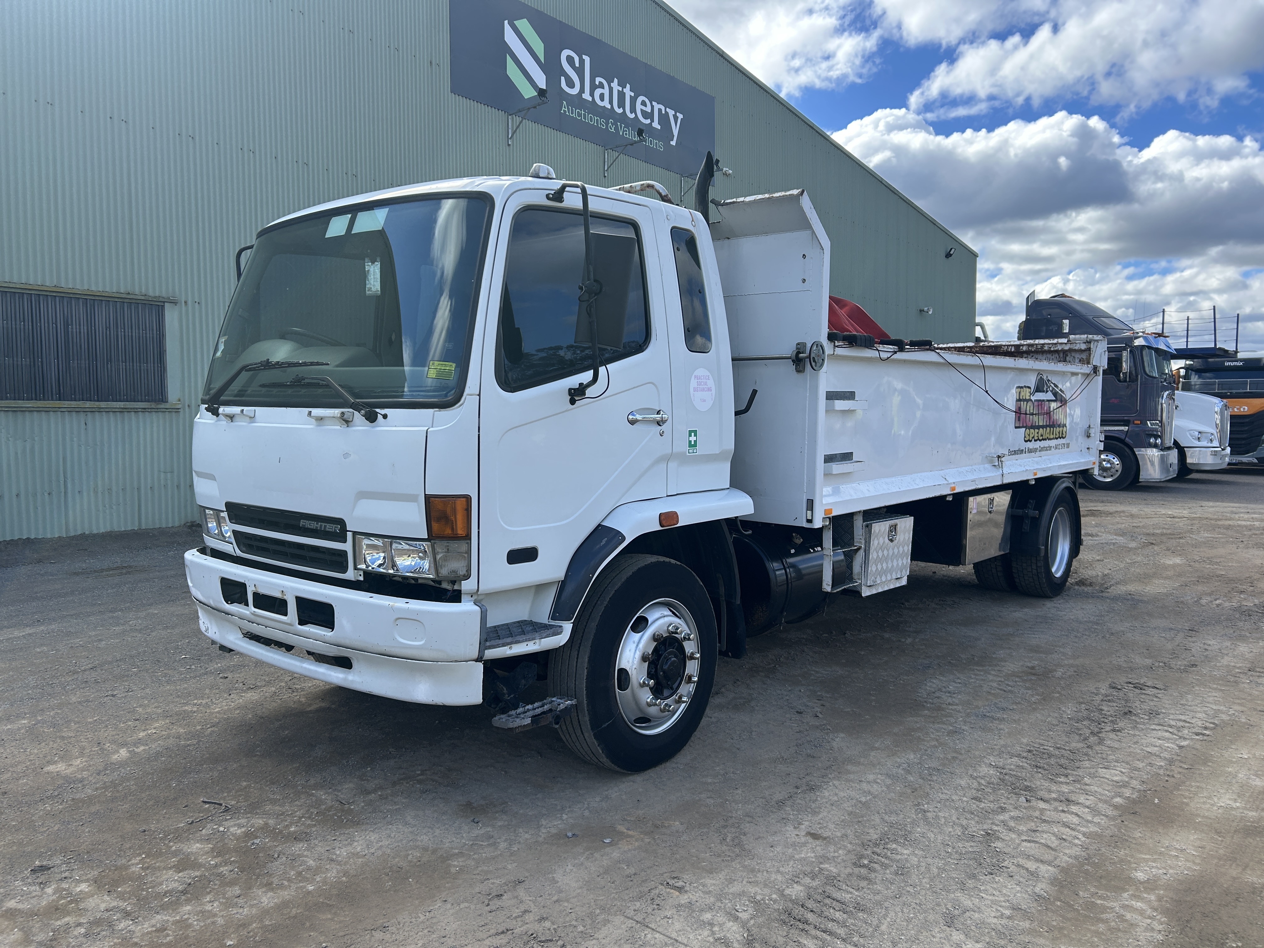 112 · 2004 Mitsubishi Fuso FM 600  Fighter 4x2 Tipper