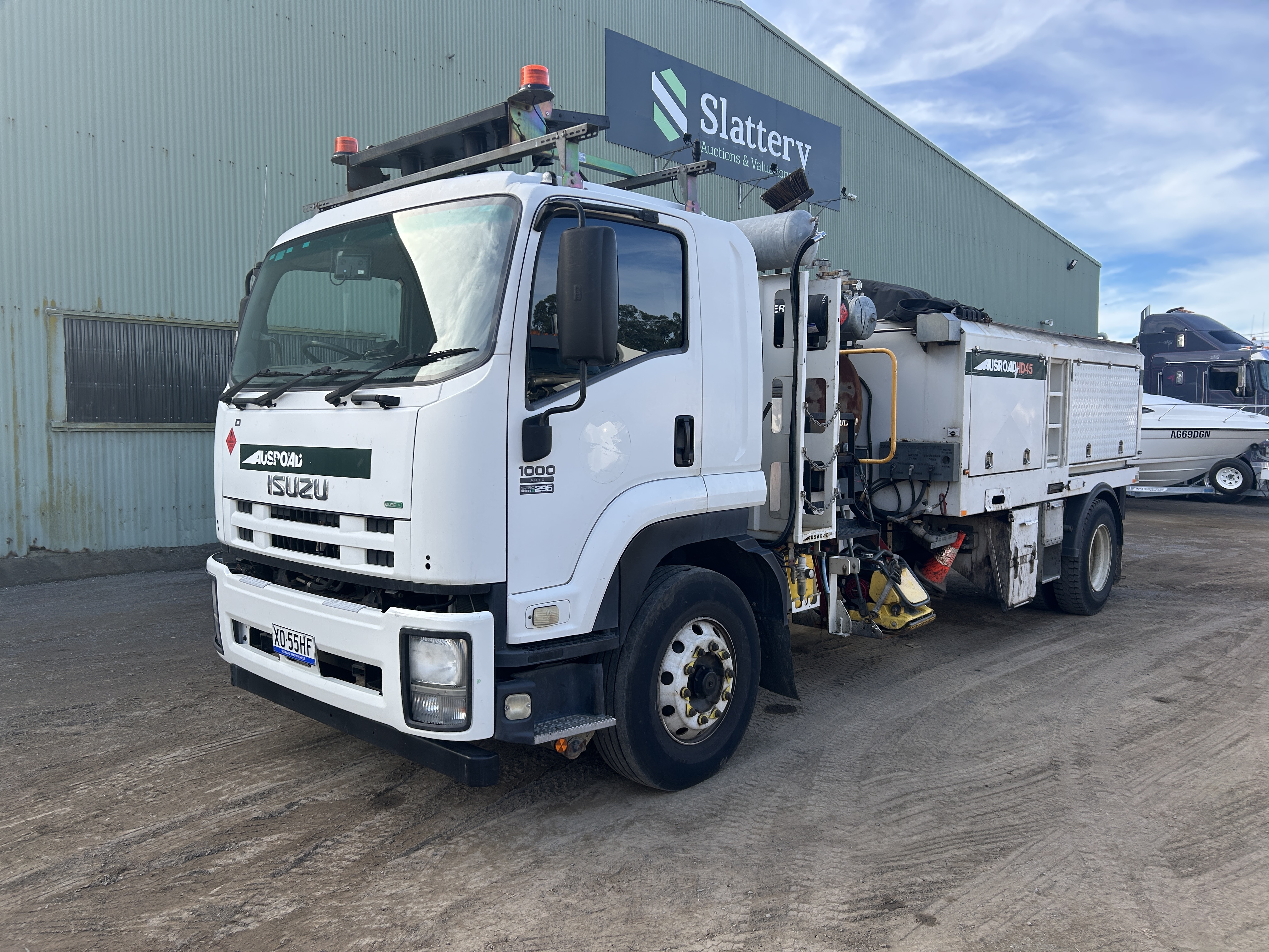 108 · 2013 Isuzu FVD 1000 FH Auto 4x2 Tar Patch Truck (Ex-Council)