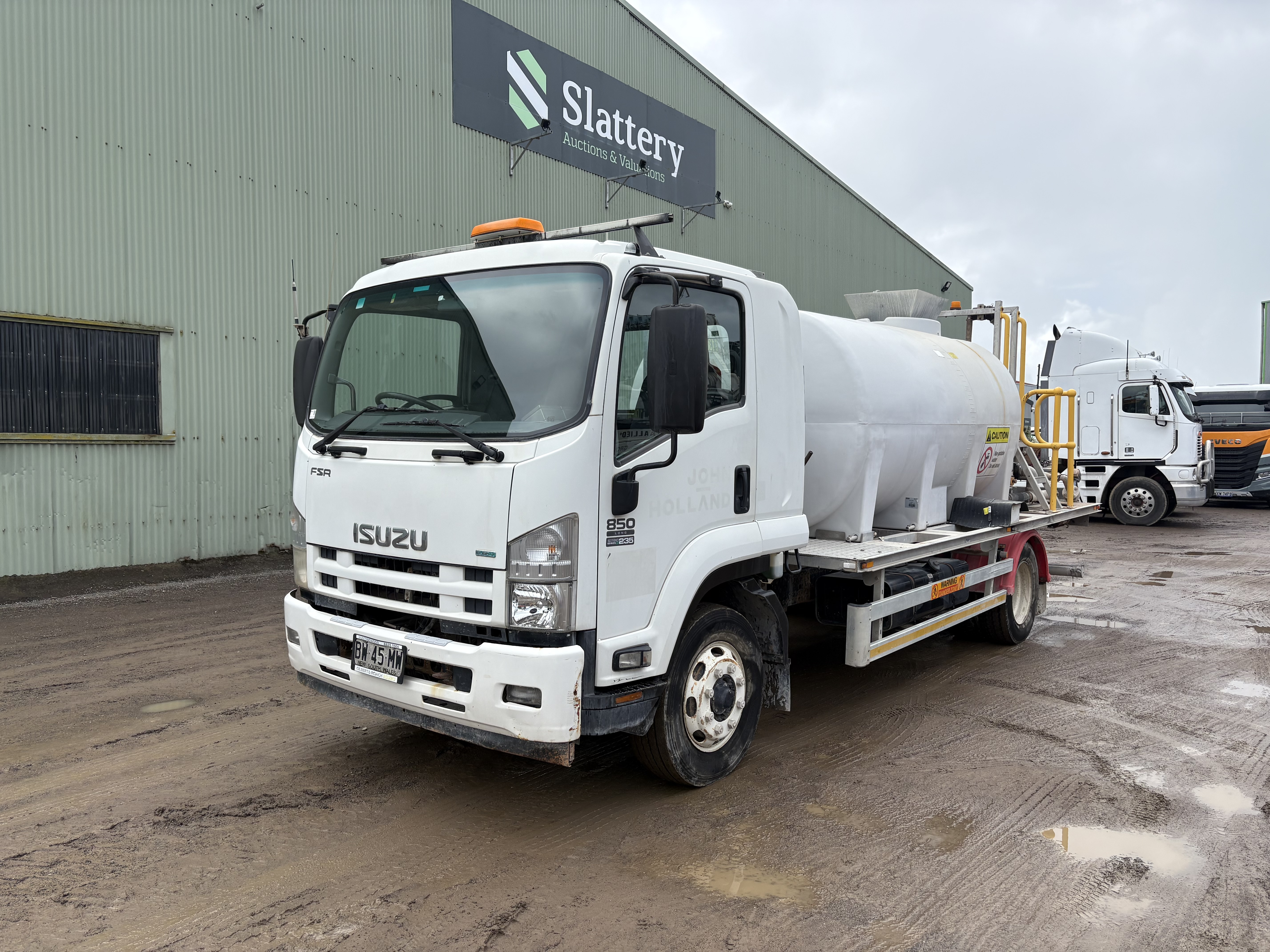 115 · 2013 Isuzu ISUZU FSR TANKER FSR 850  4x2 Water Truck