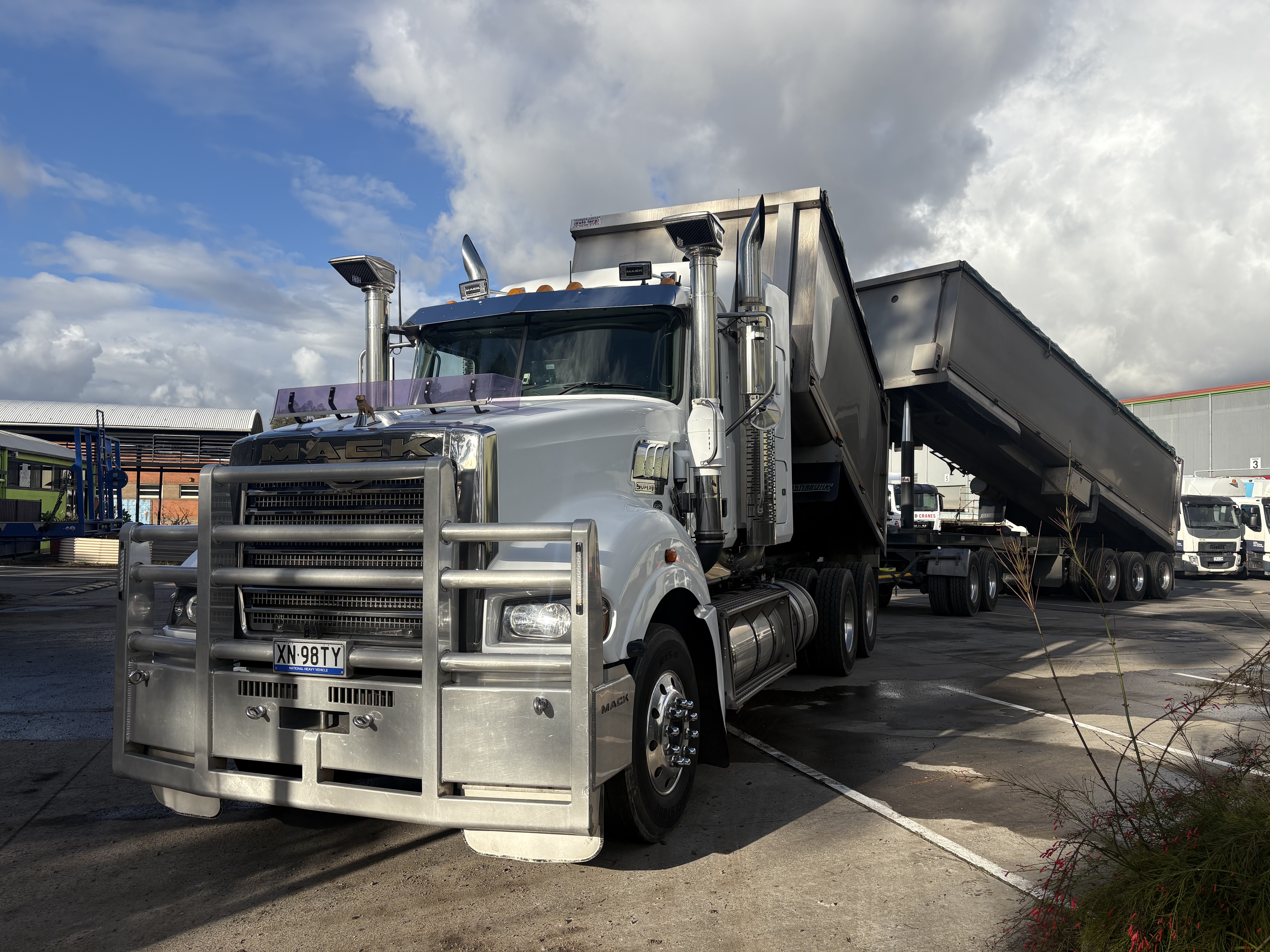2021 Mack Superliner CLXR 6x4 Tipper