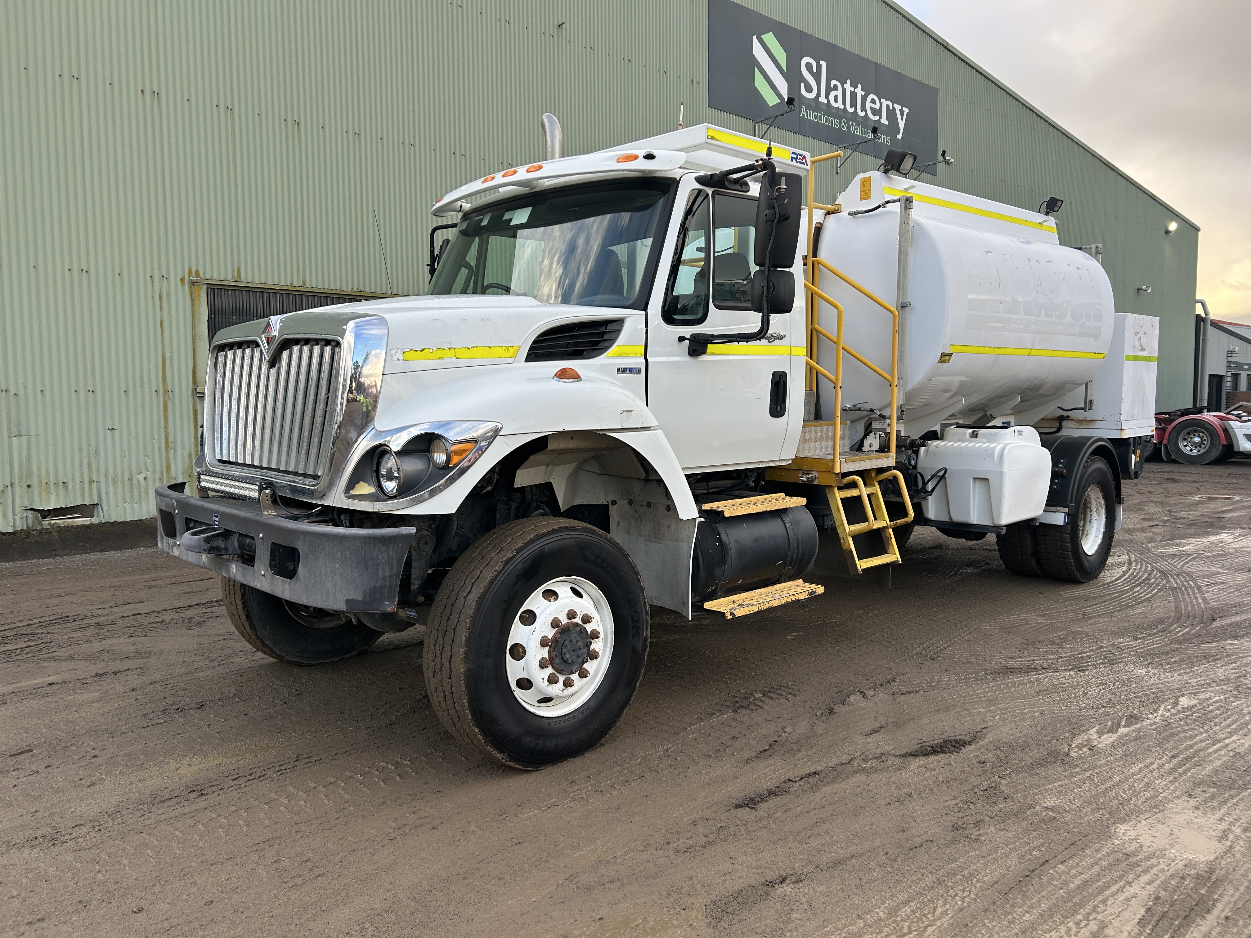 2010 International WorkStar 7400 9400 L 4x4 Fuel Truck