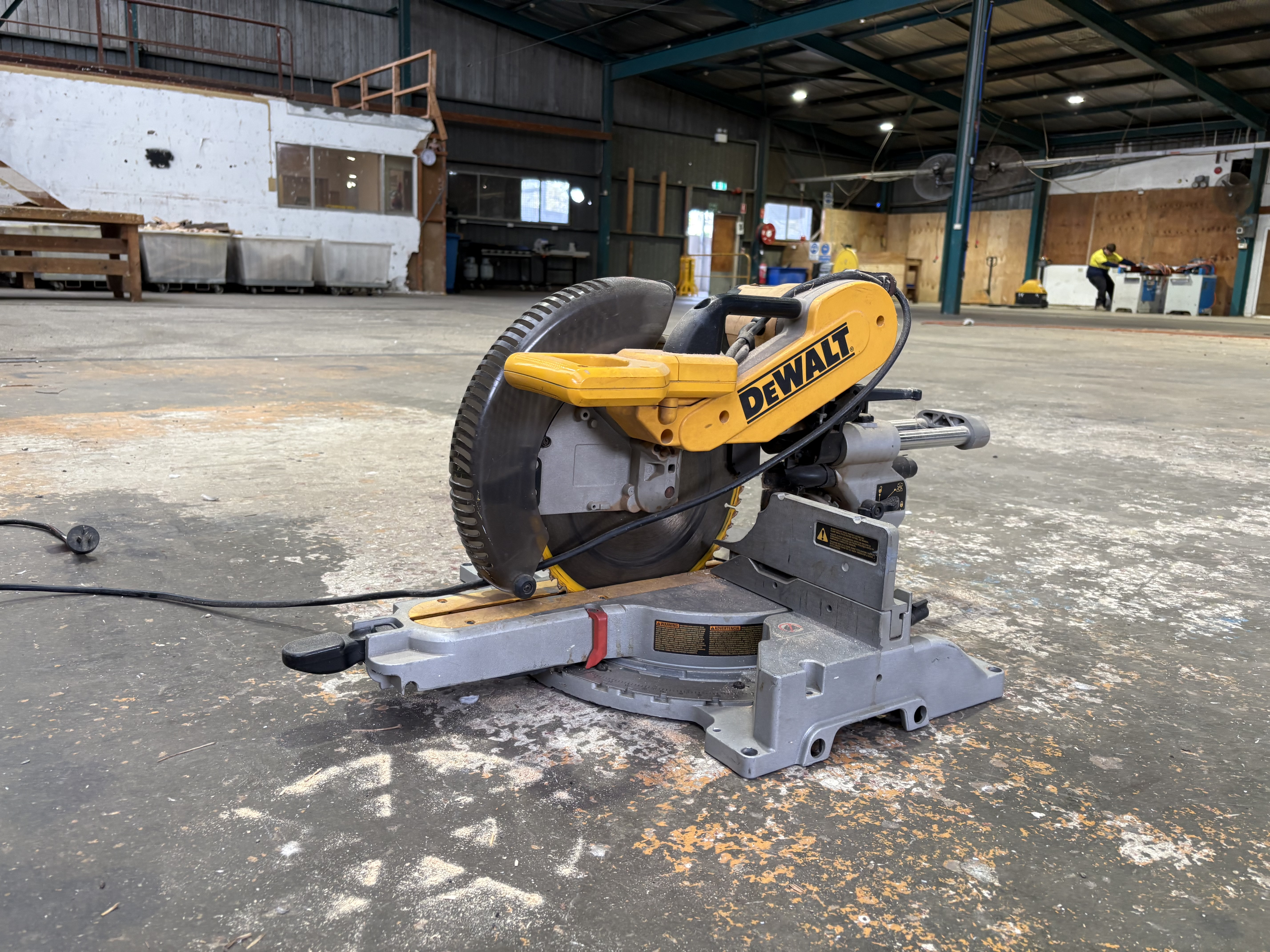 511 · DeWALT Mitre Saw with Folding Stand and blades.  *used*