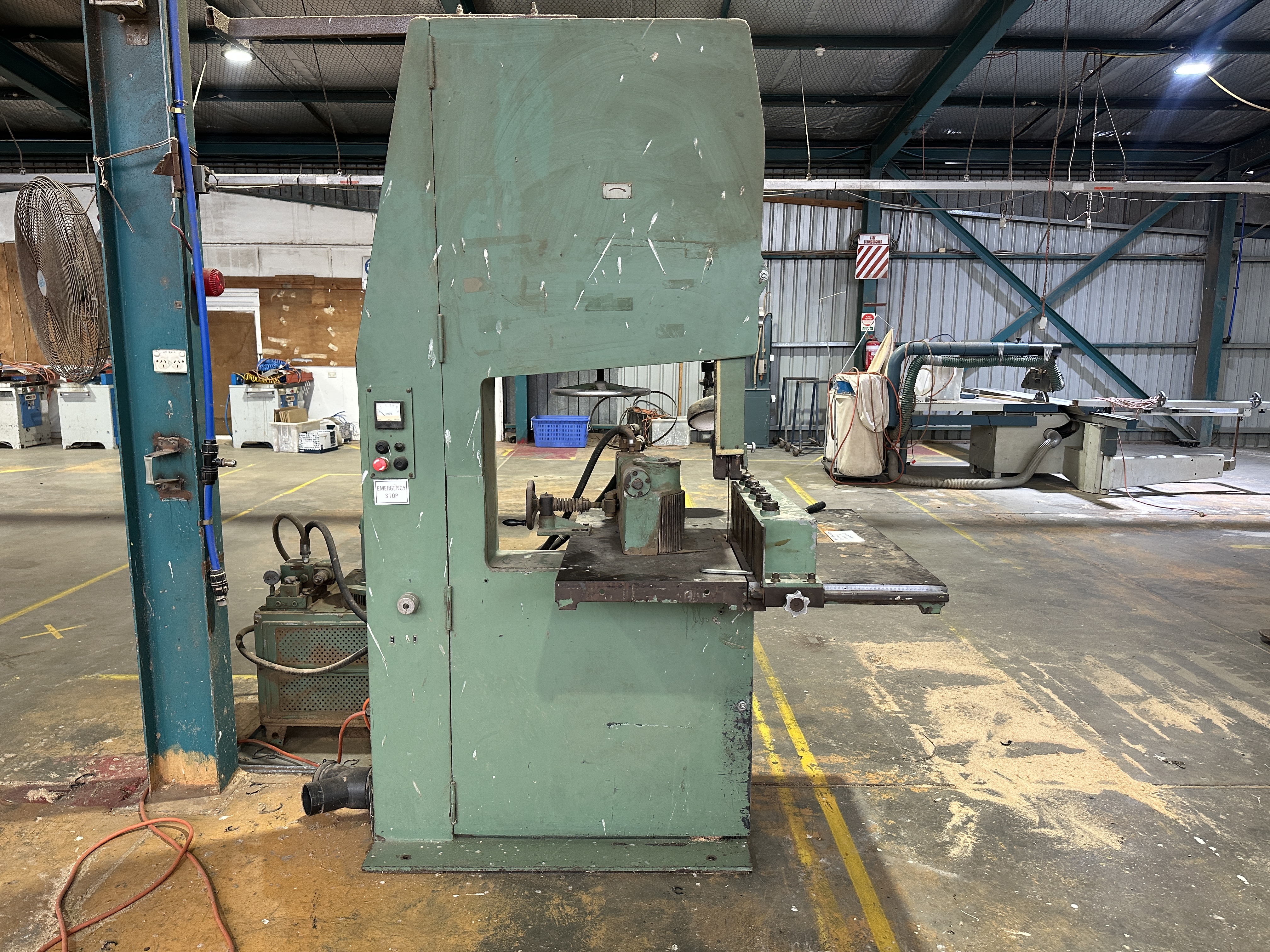 518 · Industrial vertical bandsaw manufactured *used*