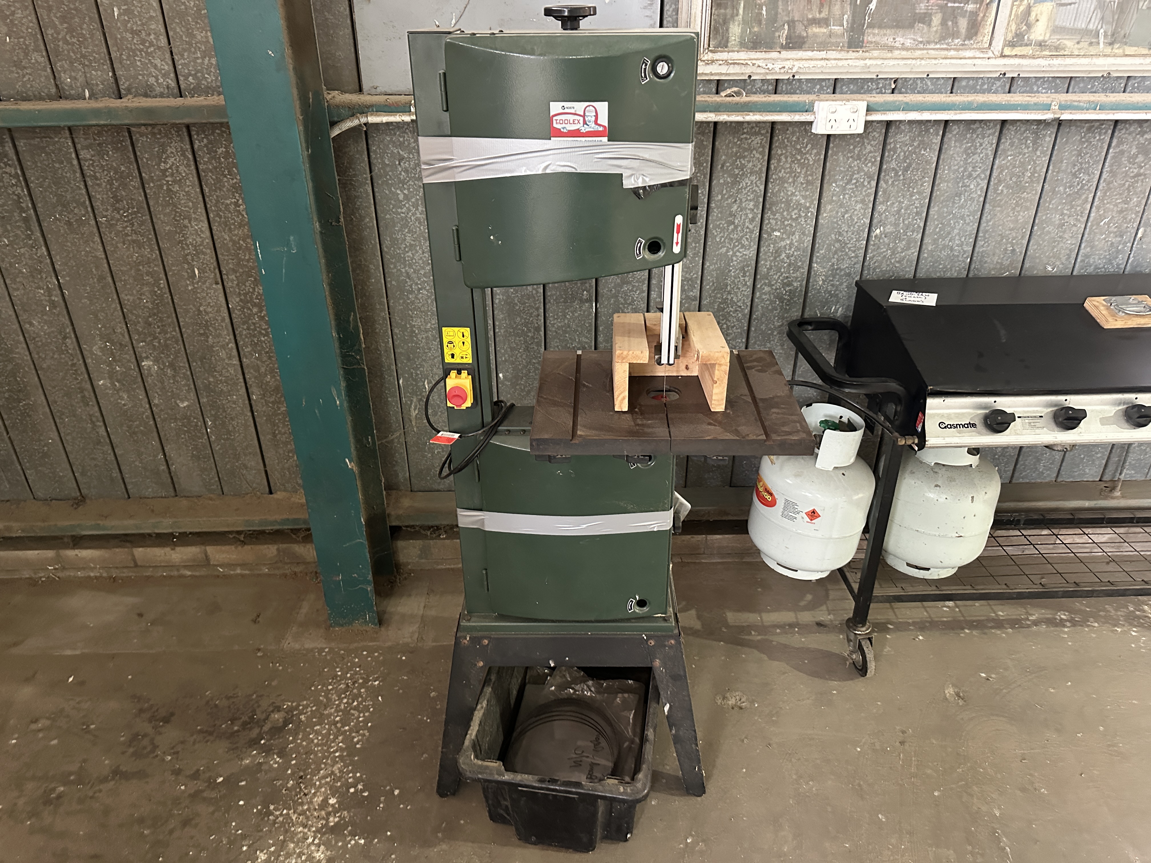 509 · Toolex Vertical Bandsaw – 240V