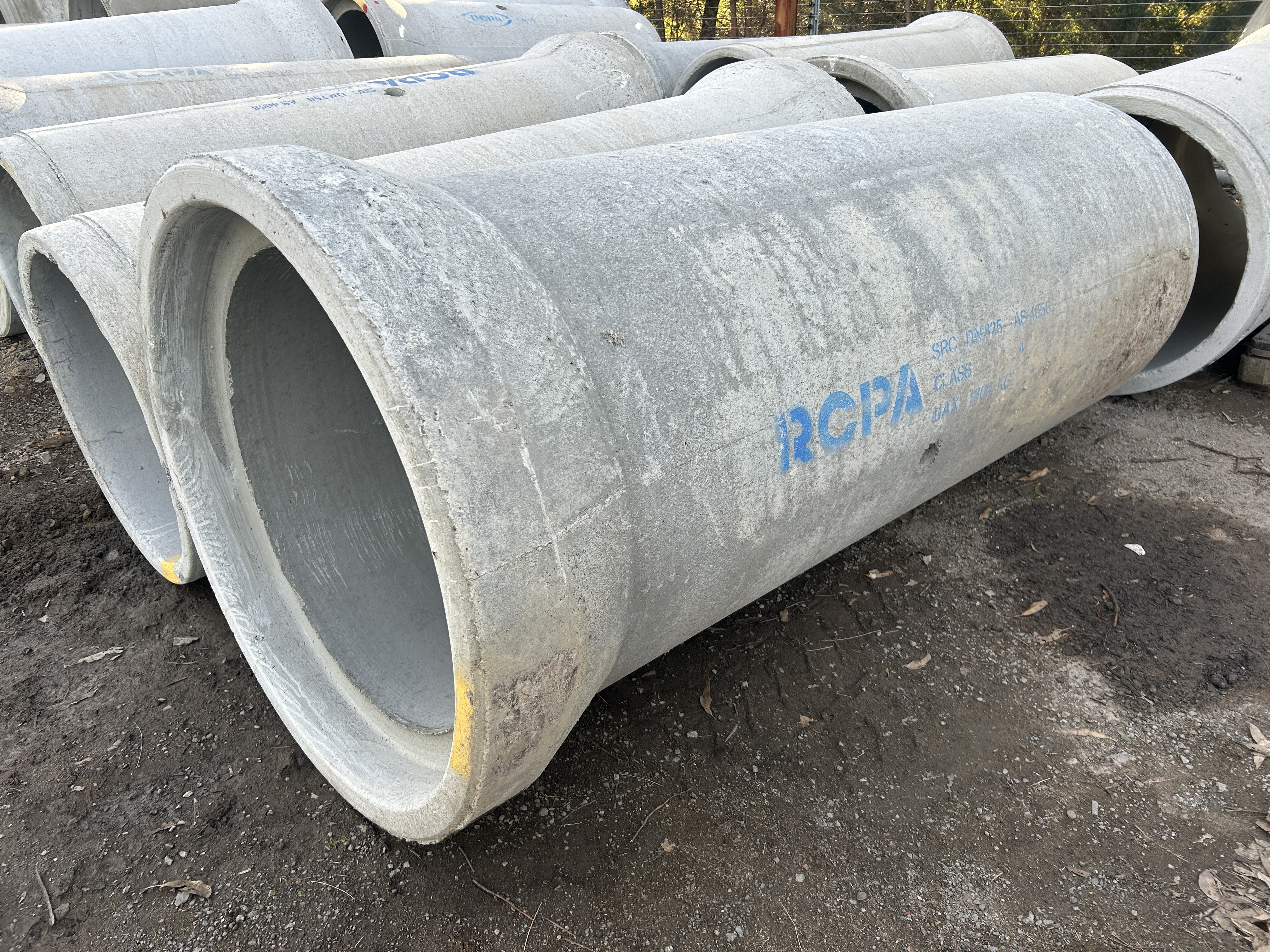 2x RCPA SRC DN825 Class 4 concrete pipes