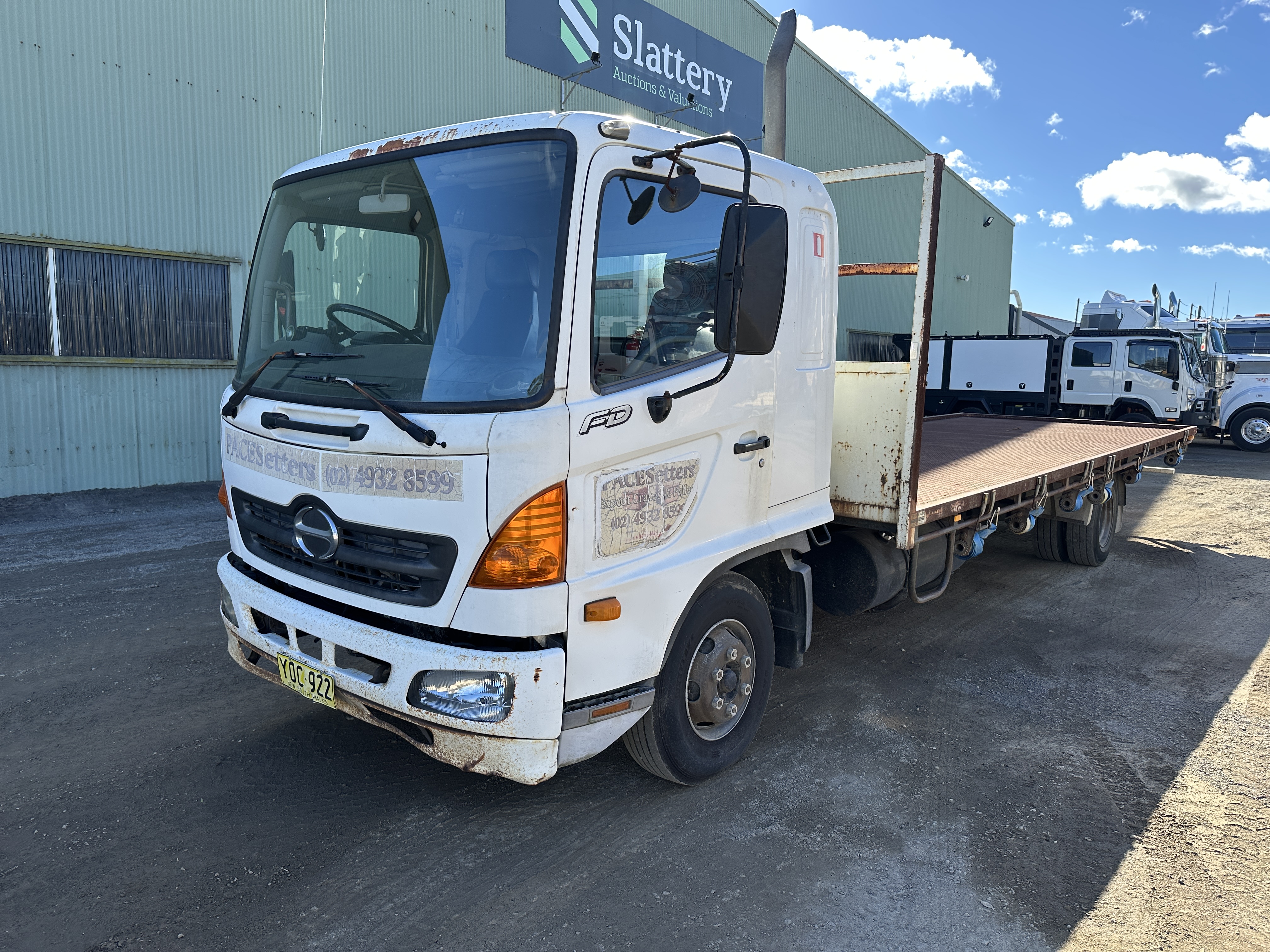 112 · 2003 Hino FD1J   4x2 Tray Truck