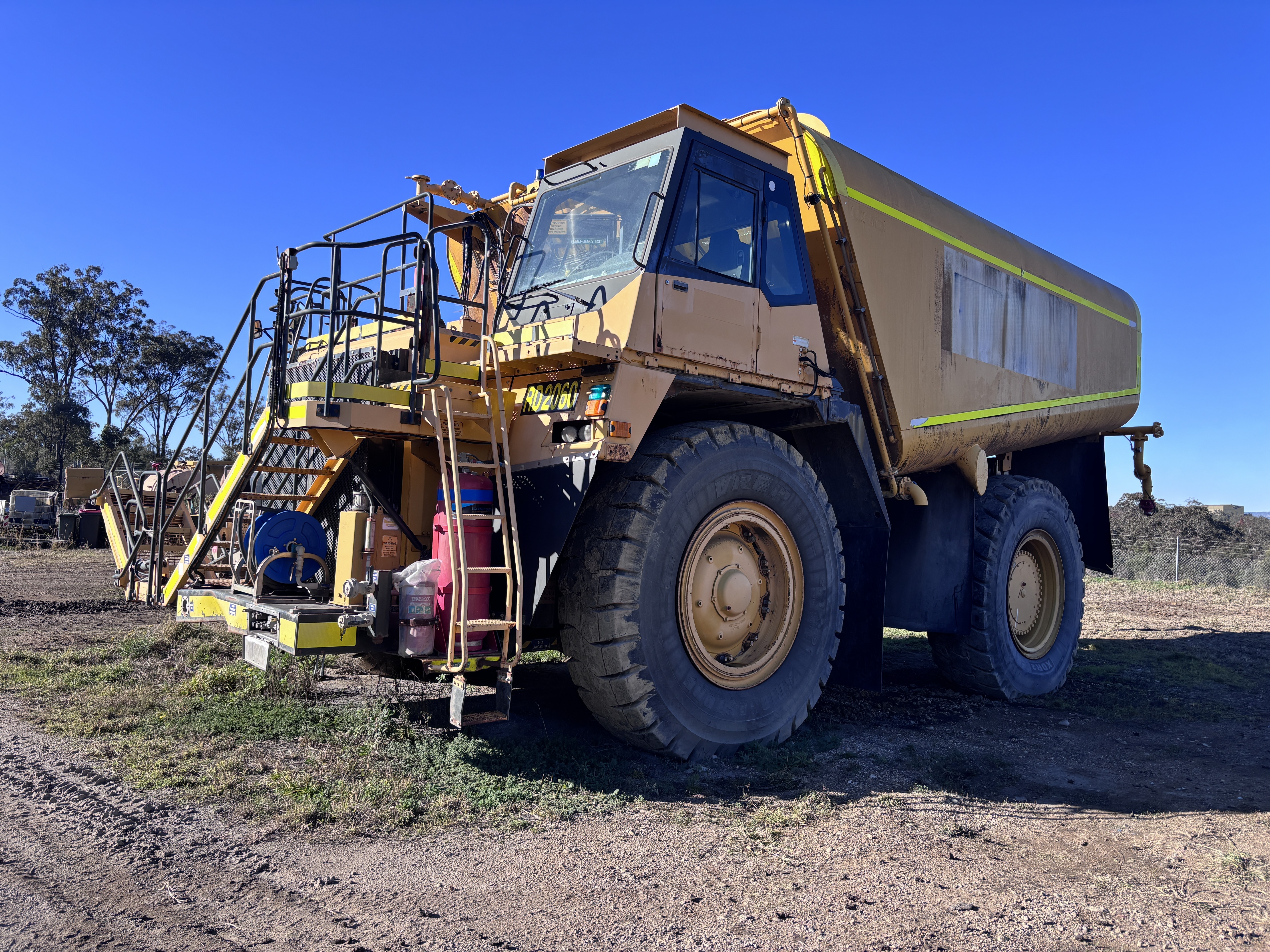 1 · Komatsu HD785-7 Water Truck