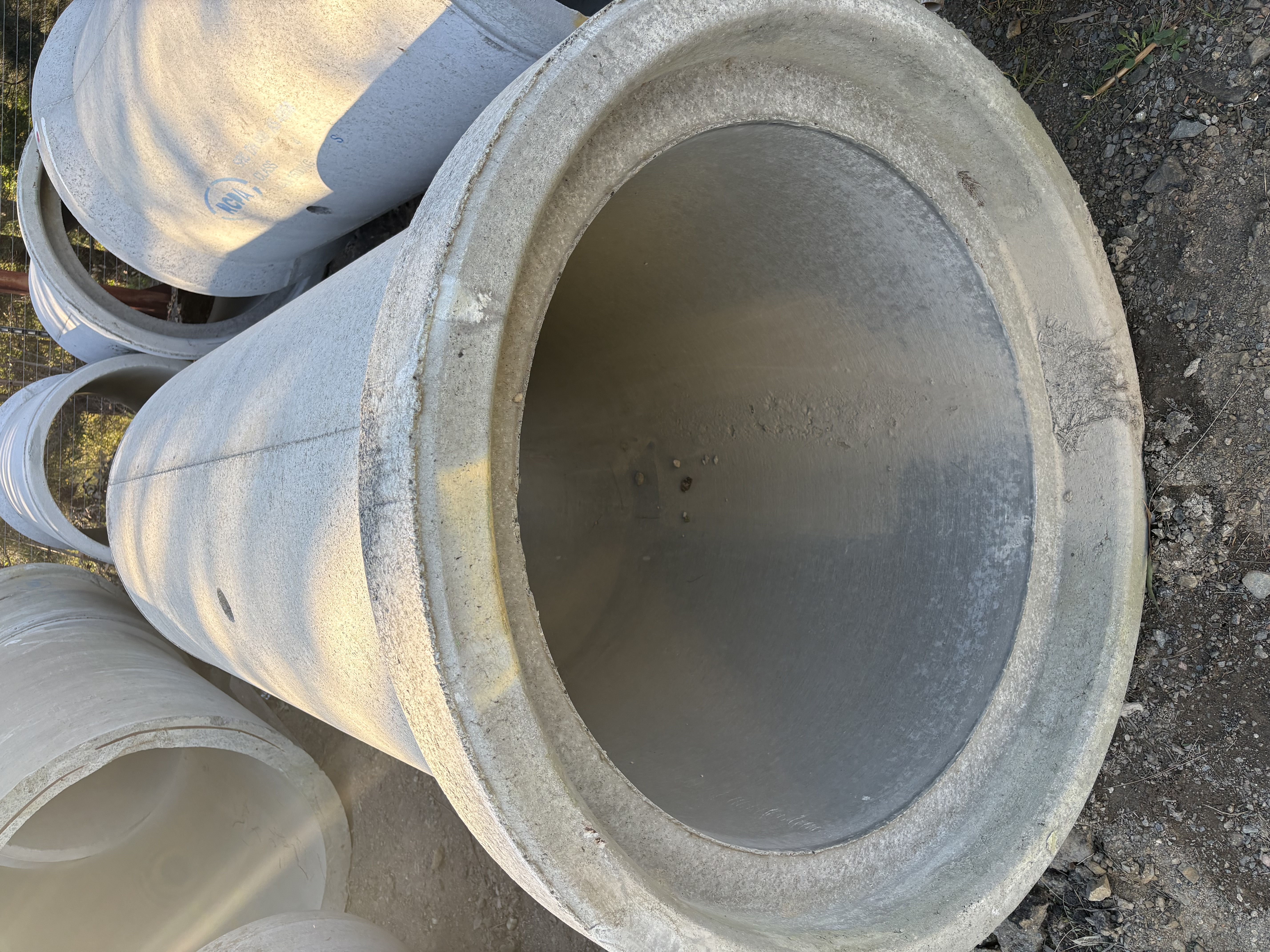 4 x RCPA SRC DN900 Class 4 concrete pipes