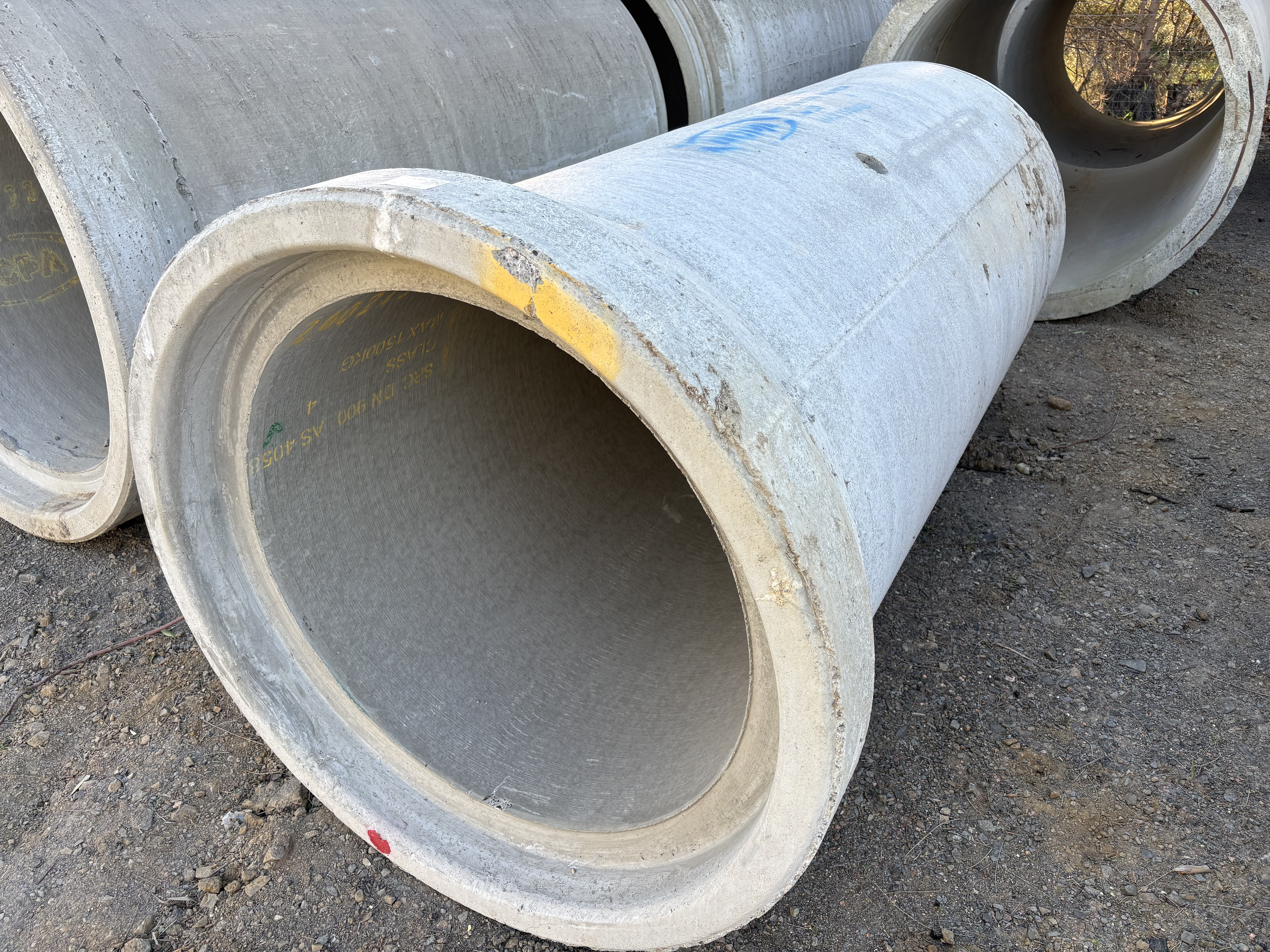 4 x RCPA SRC DN900 Class 4 concrete pipes