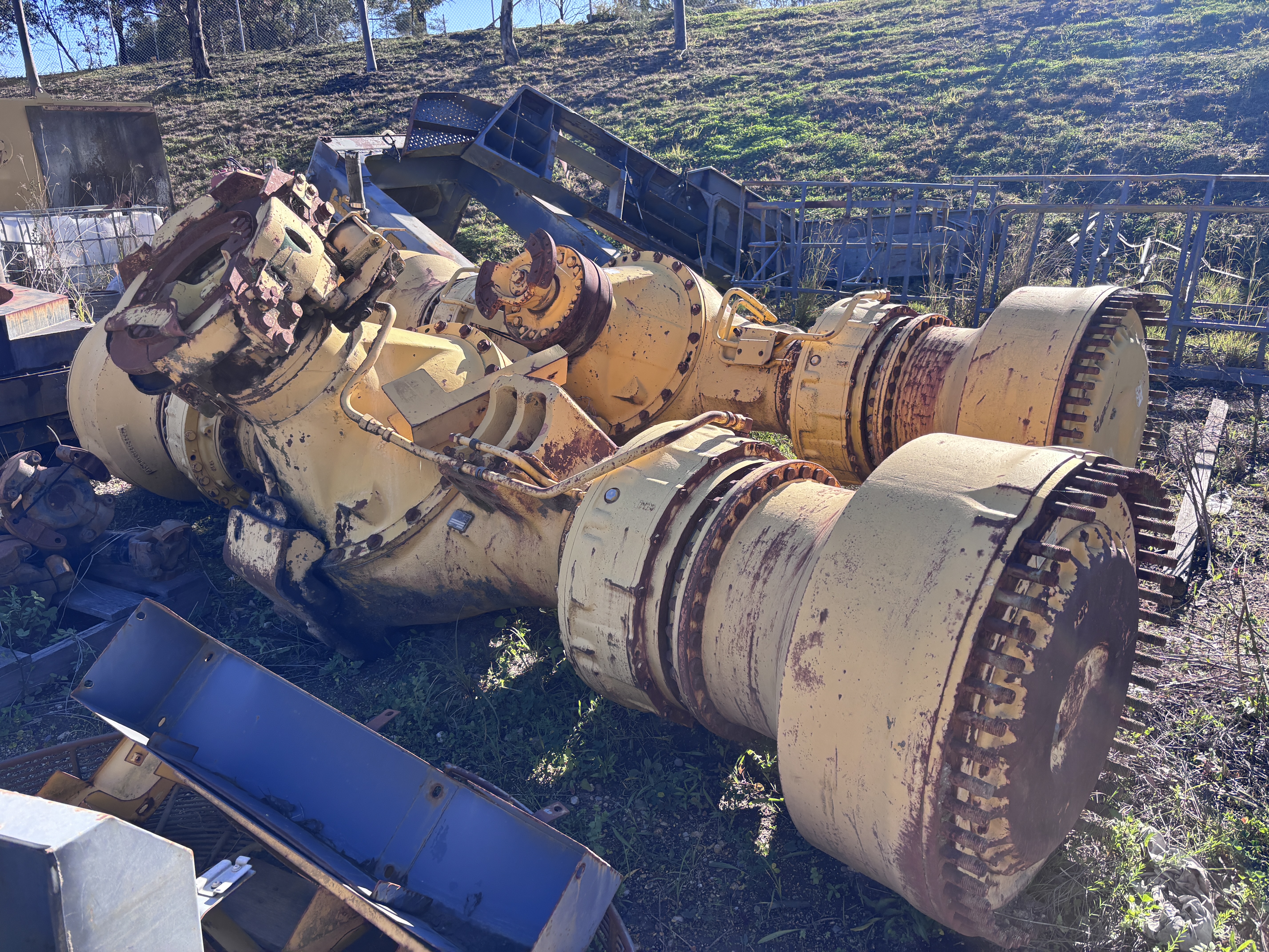 Komatsu Front and Rear Axle to Suit a WD900 / WA900