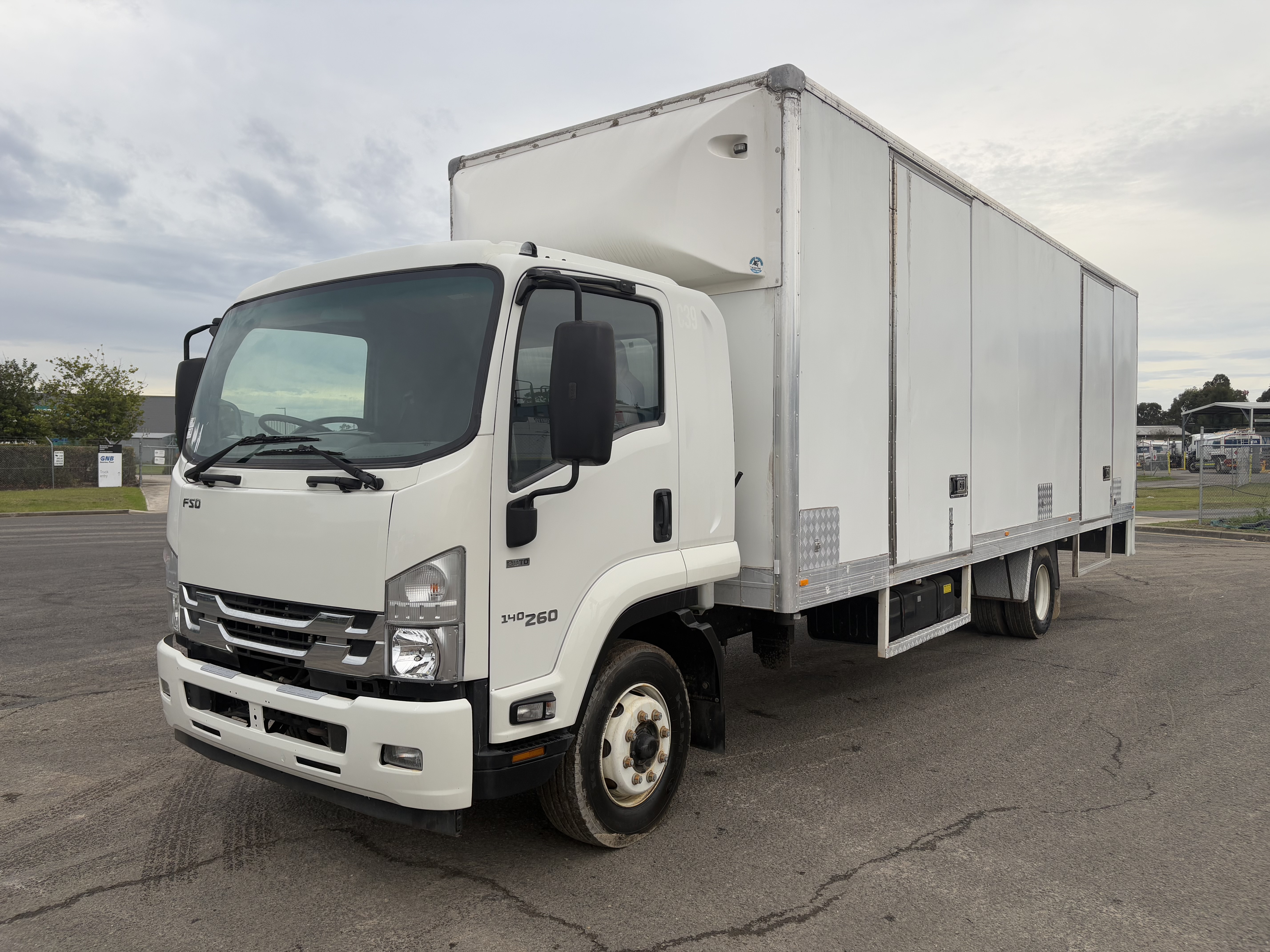 17 · 1998 International Acco 2350G  4x2 Prime Mover (Manual) (Single Drive)