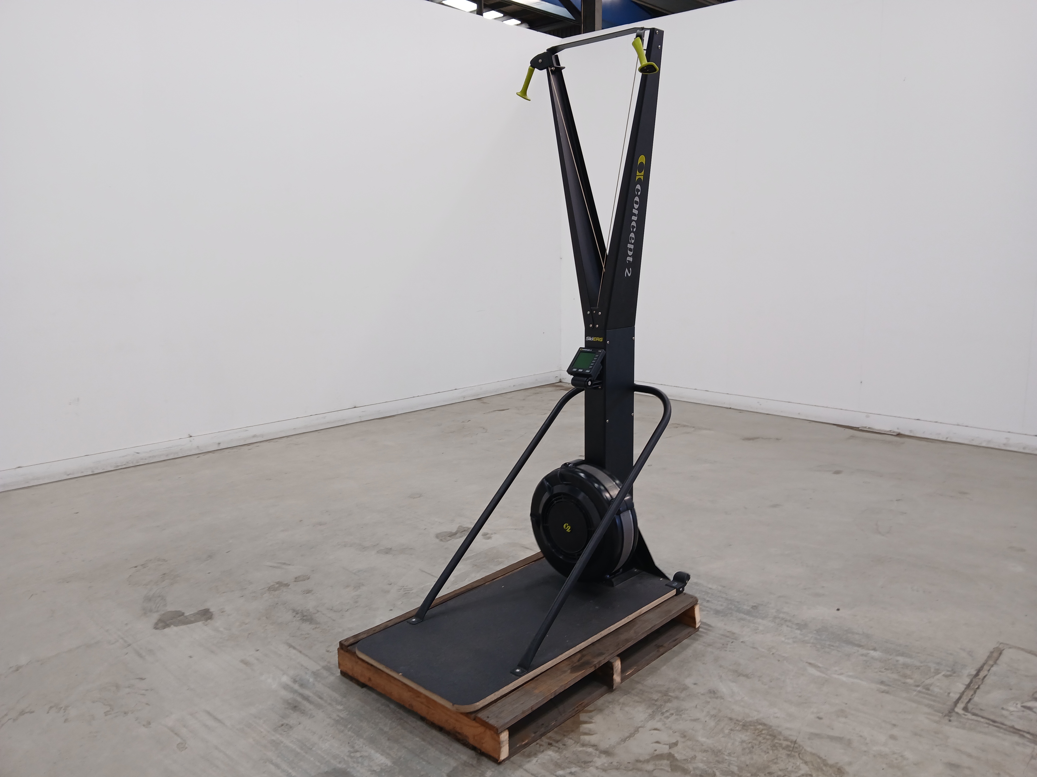 18 · Concept 2 Skierg With Floor Stand
