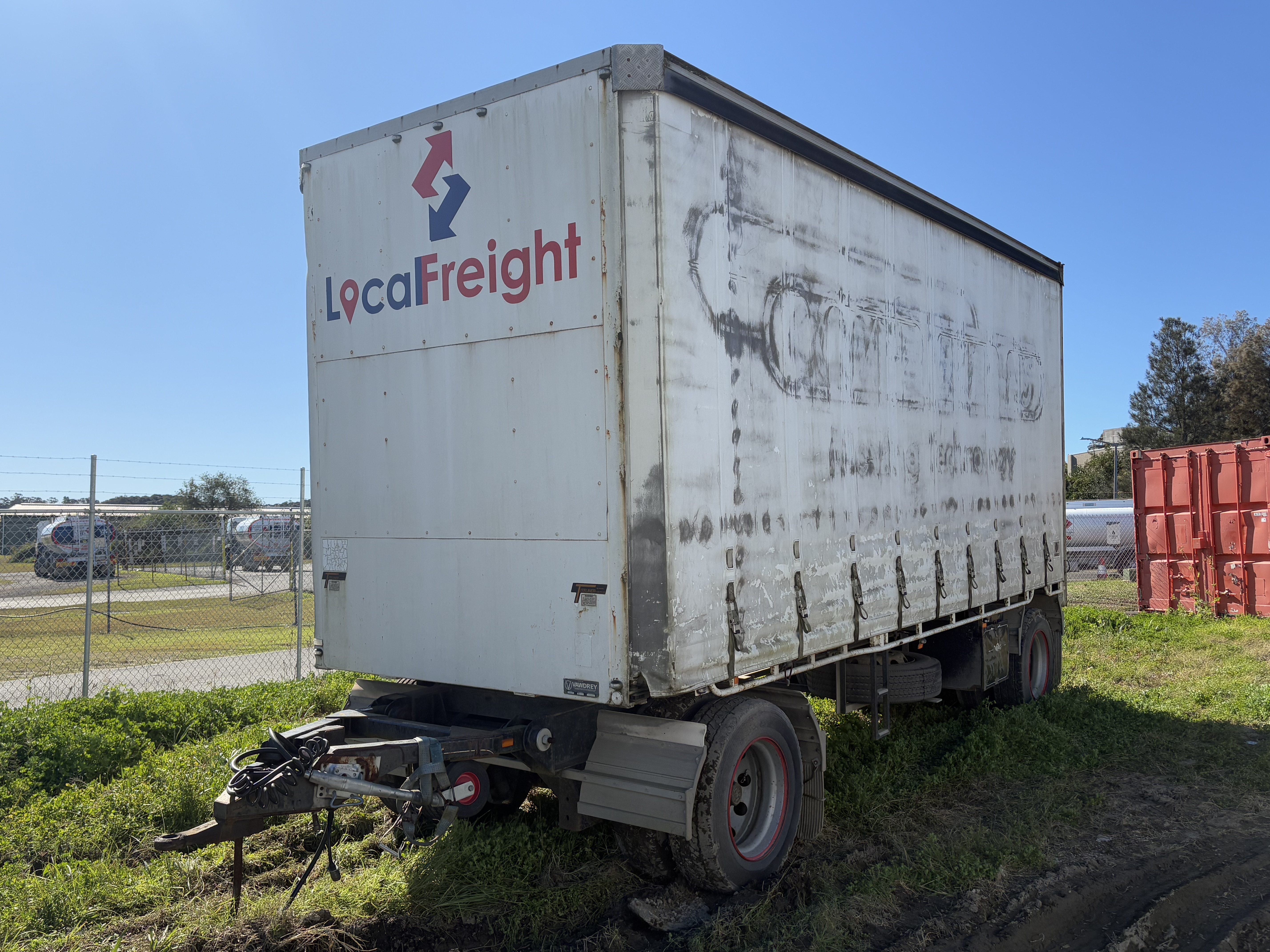 18 · 2004 Vawdrey  Dual Axle Curtainsider Dog Trailer