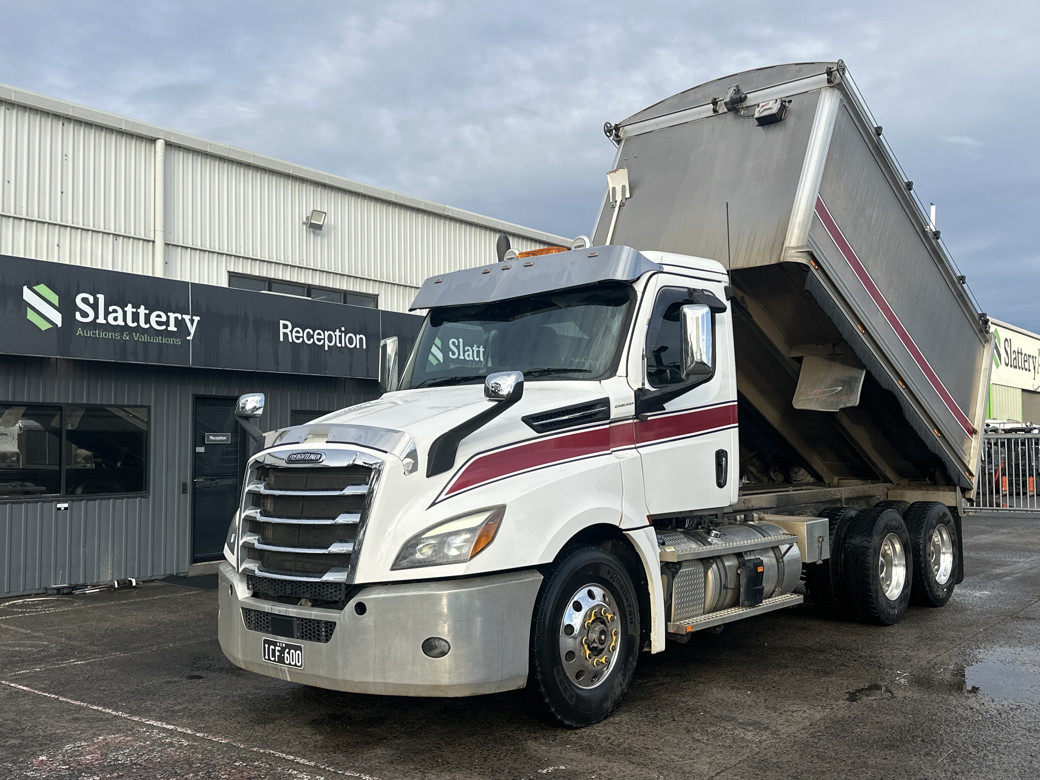 2022 Freightliner Cascadia 6x4 Tipper (Auto) (26T GVM)