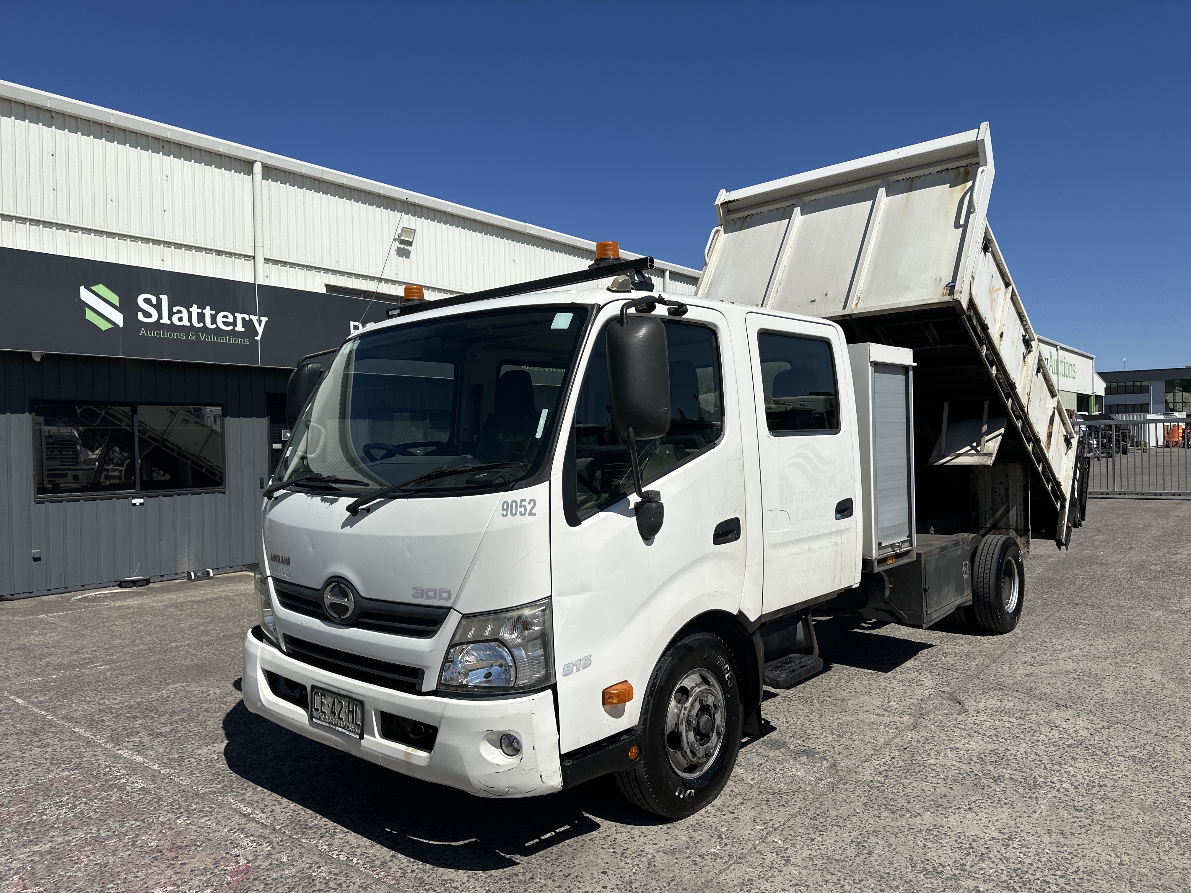 2015 Hino 300 Dual Cab   4x2 Tipper (Auto) (Council Asset)