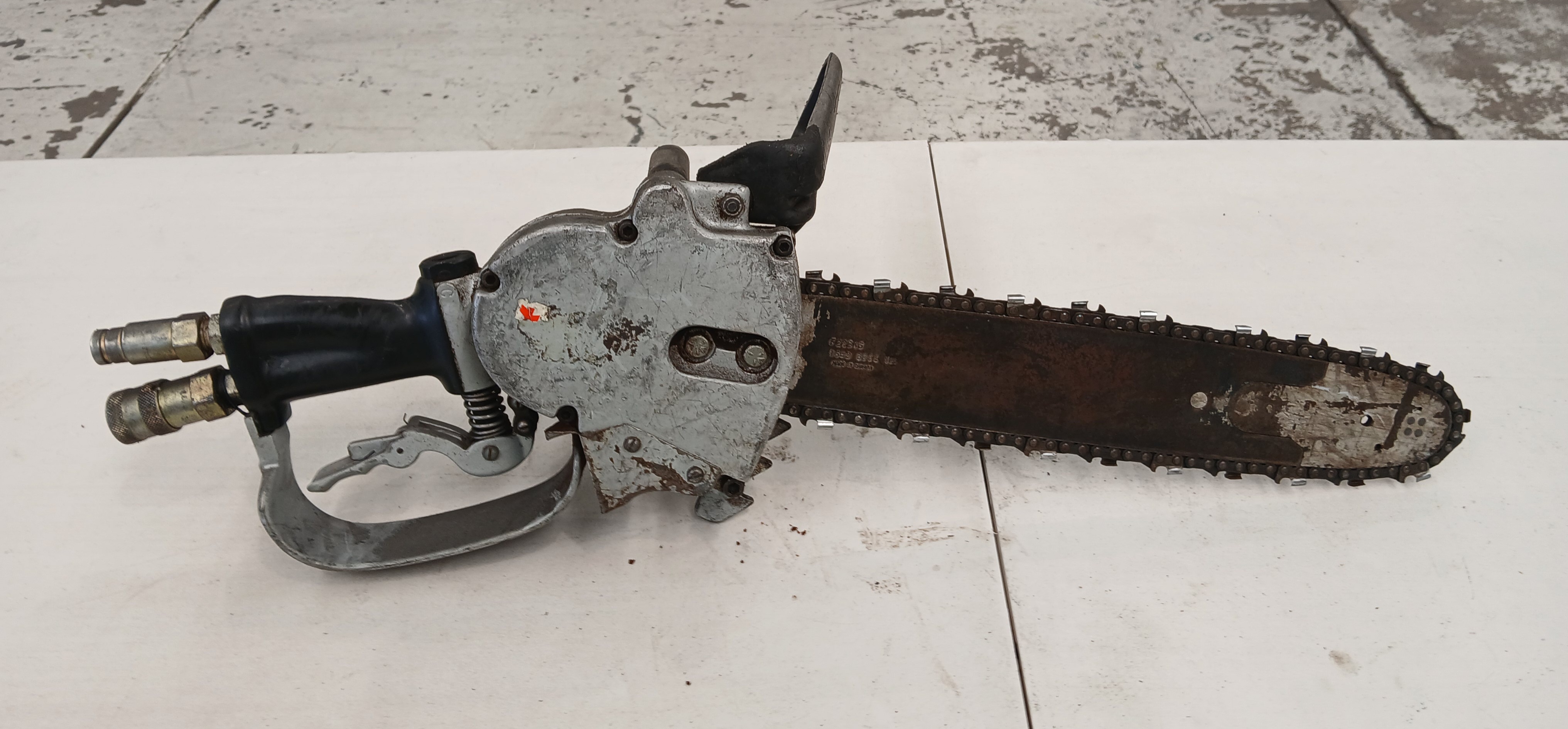 2 · Hydraulic Chainsaw Unbranded