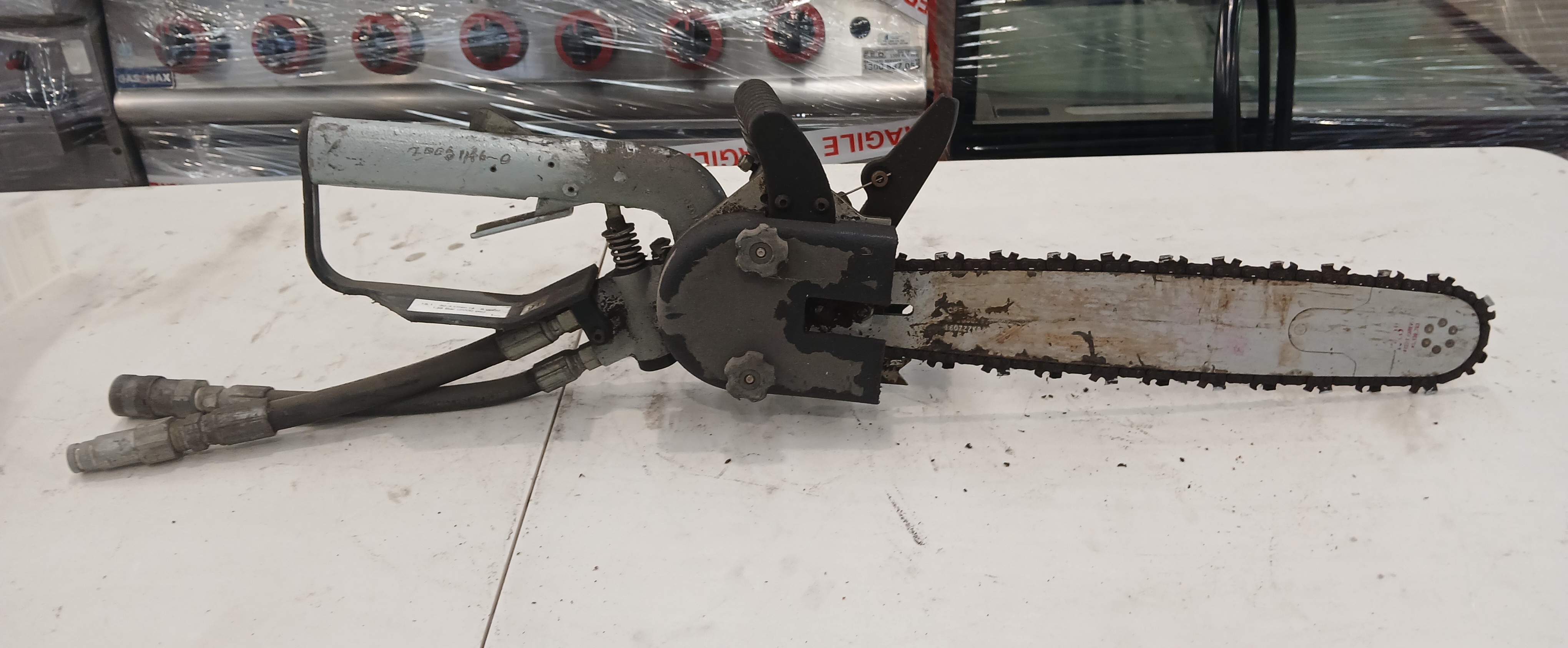 9 · Hydraulic Chainsaw Unbranded