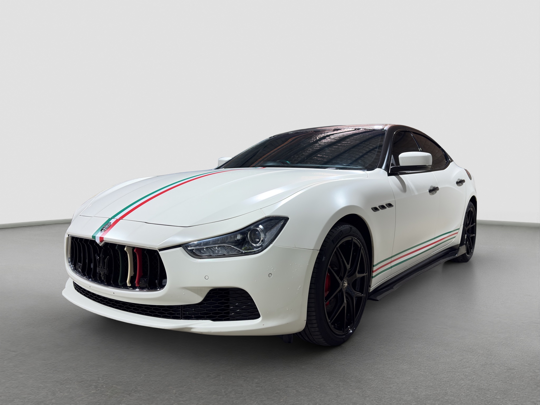 2 · 2016 Maserati Ghibli V6 Diesel