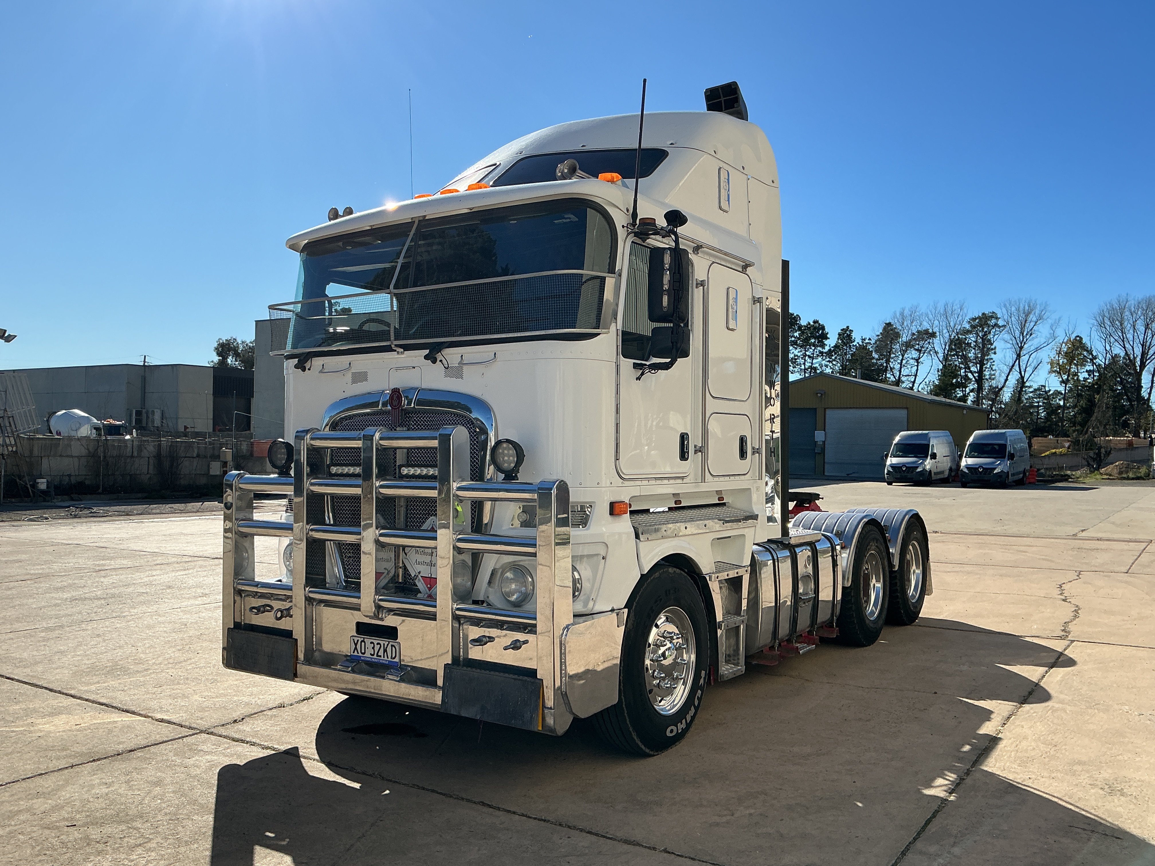 3 · 2014 Kenworth K200  6x4 Prime Mover (PTO Hydraulics) (Automatic)