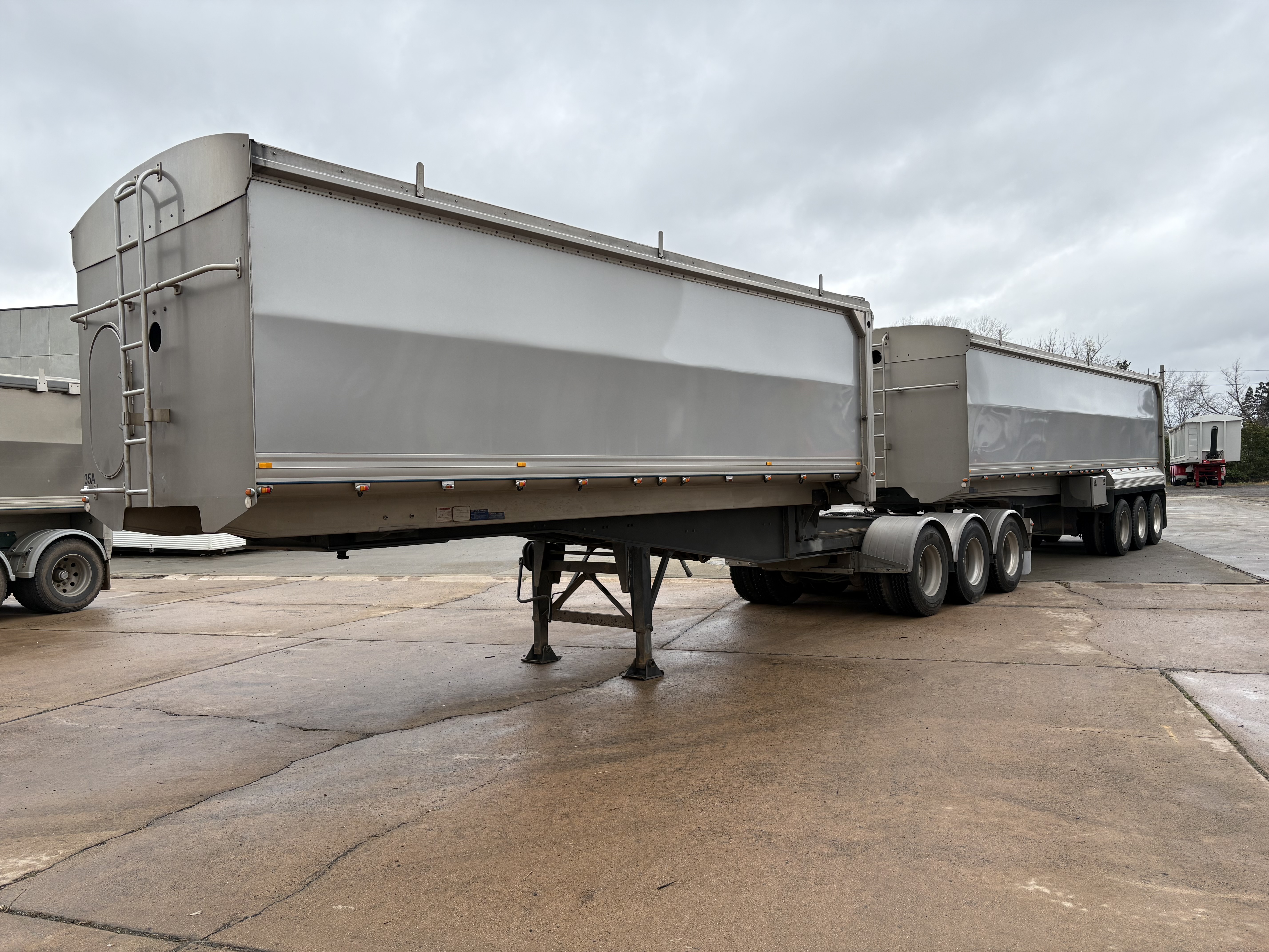 2012 Tefco Trailers Tri-Axle B Double Grain Tipper Combination
