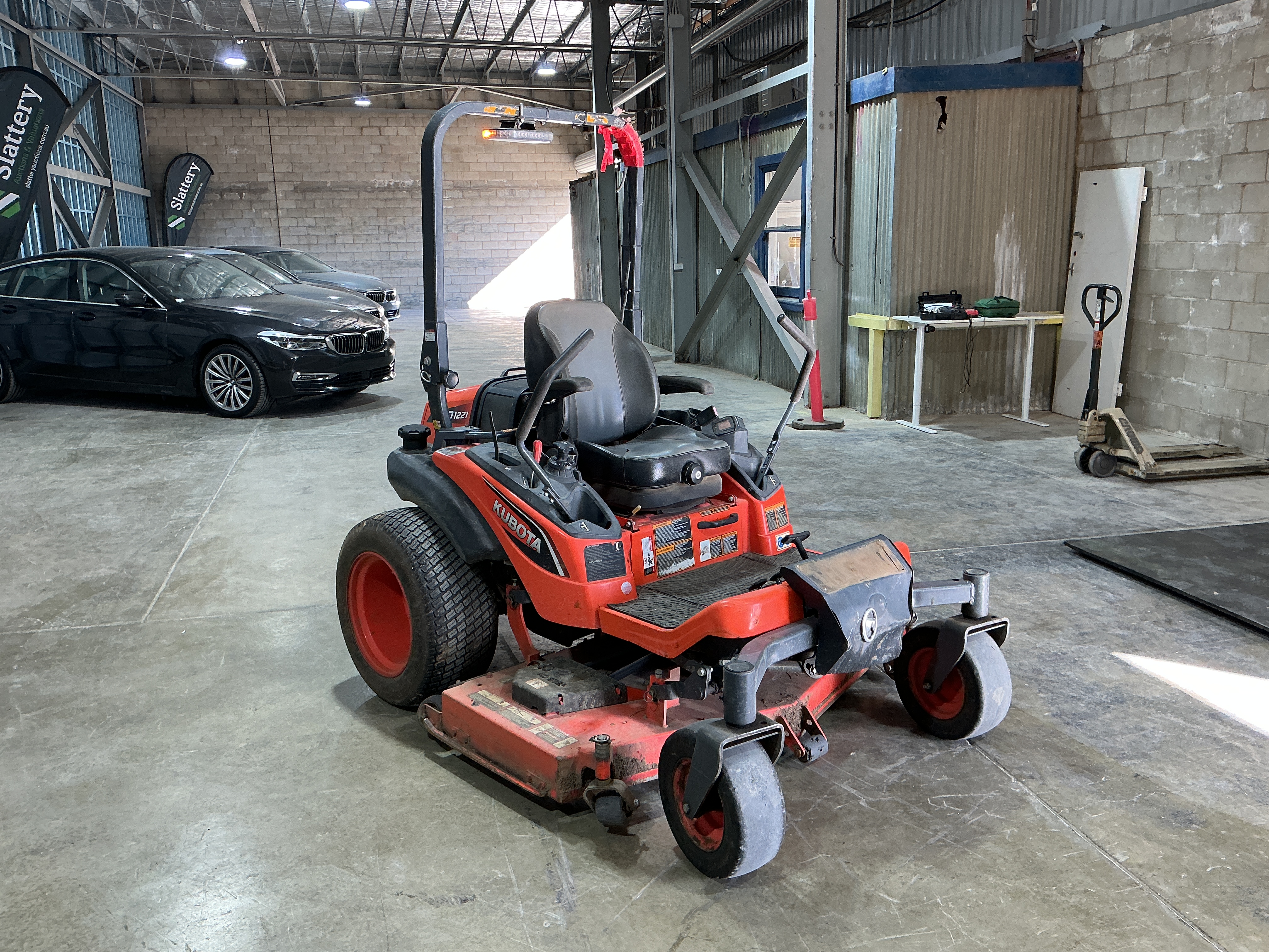 8 · 2017 Kubota ZD1221R-60R Zero Turn Mower (Ex Lease)
