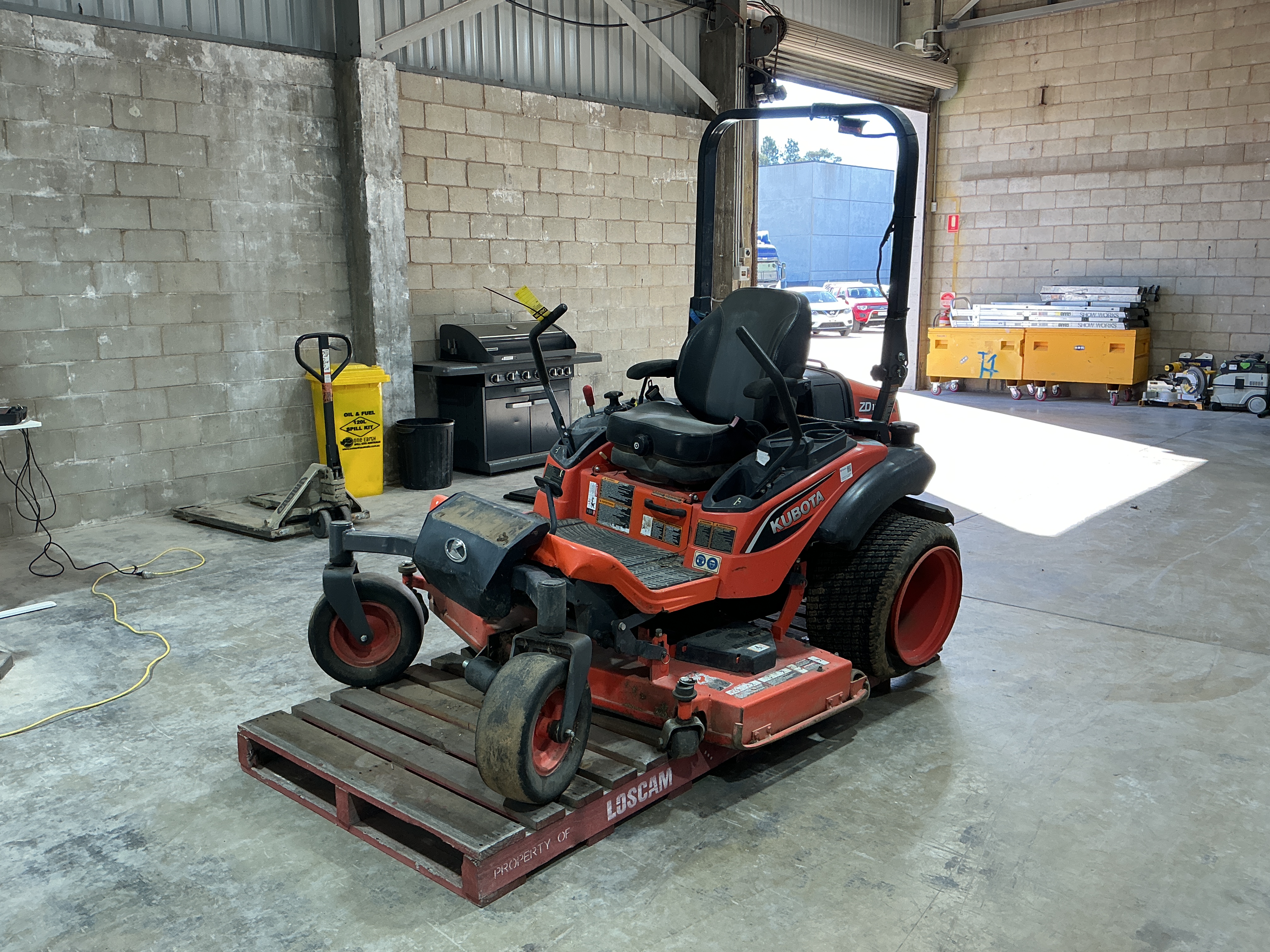9 · 2017 Kubota ZD1221R-60R Zero Turn Mower (Ex Lease)
