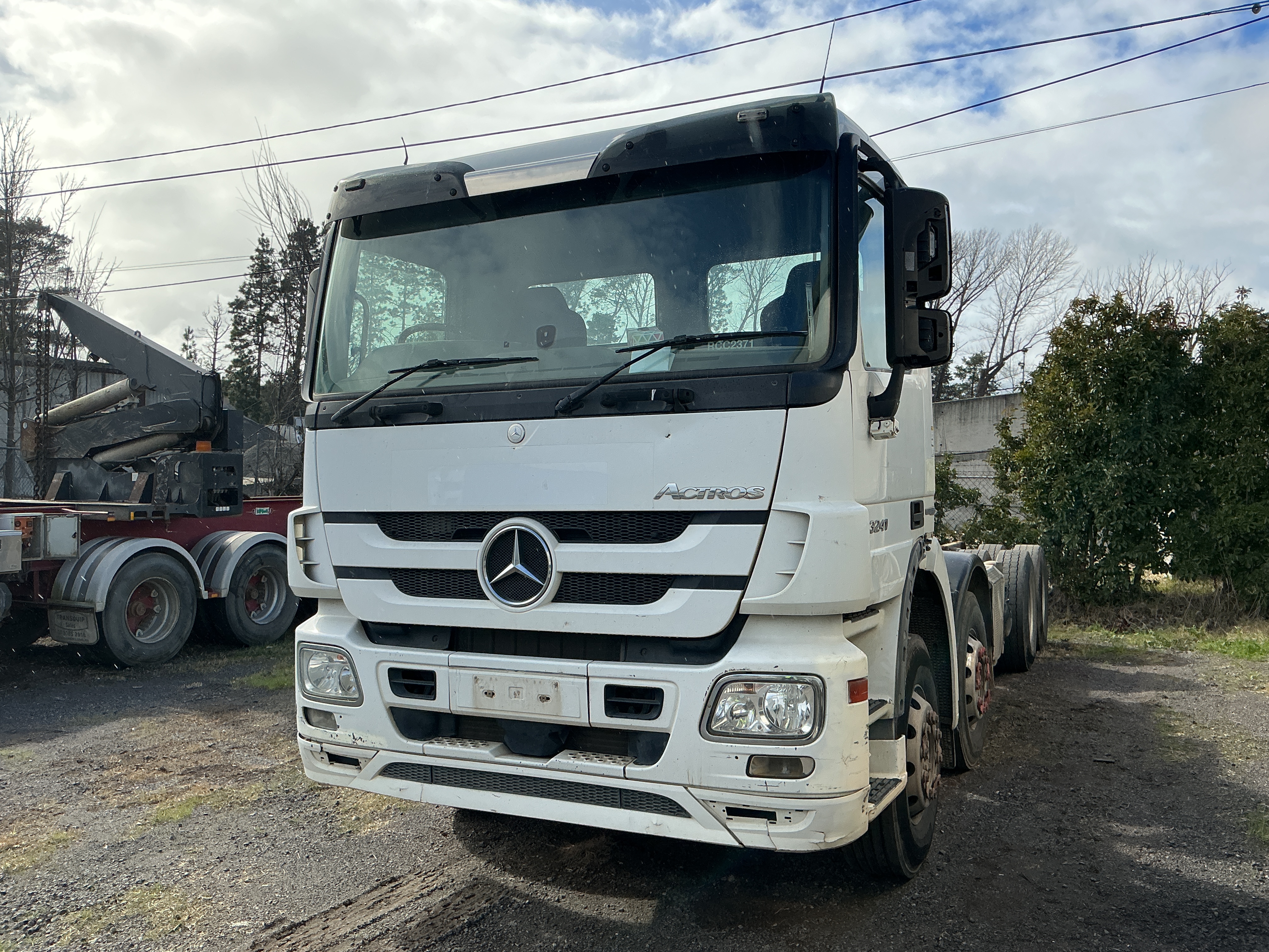 4 · 2013 Mercedes-Benz Actros   8x4 Cab Chassis