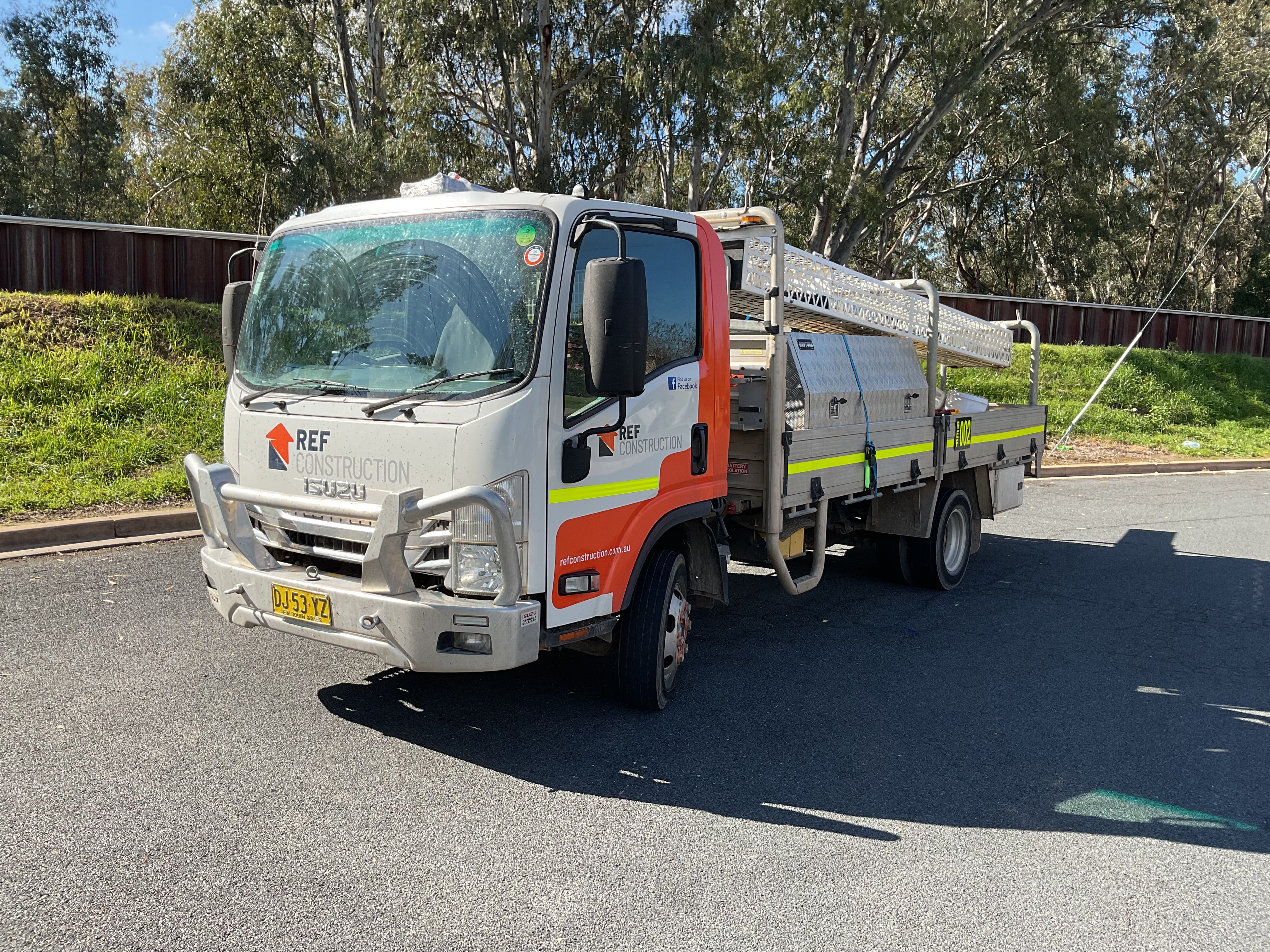 3 · 2019 ISUZU NPR   4x2 Tray Truck