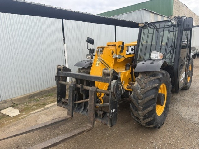 1 · 2019 JCB 527-58 Agri Plus Diesel