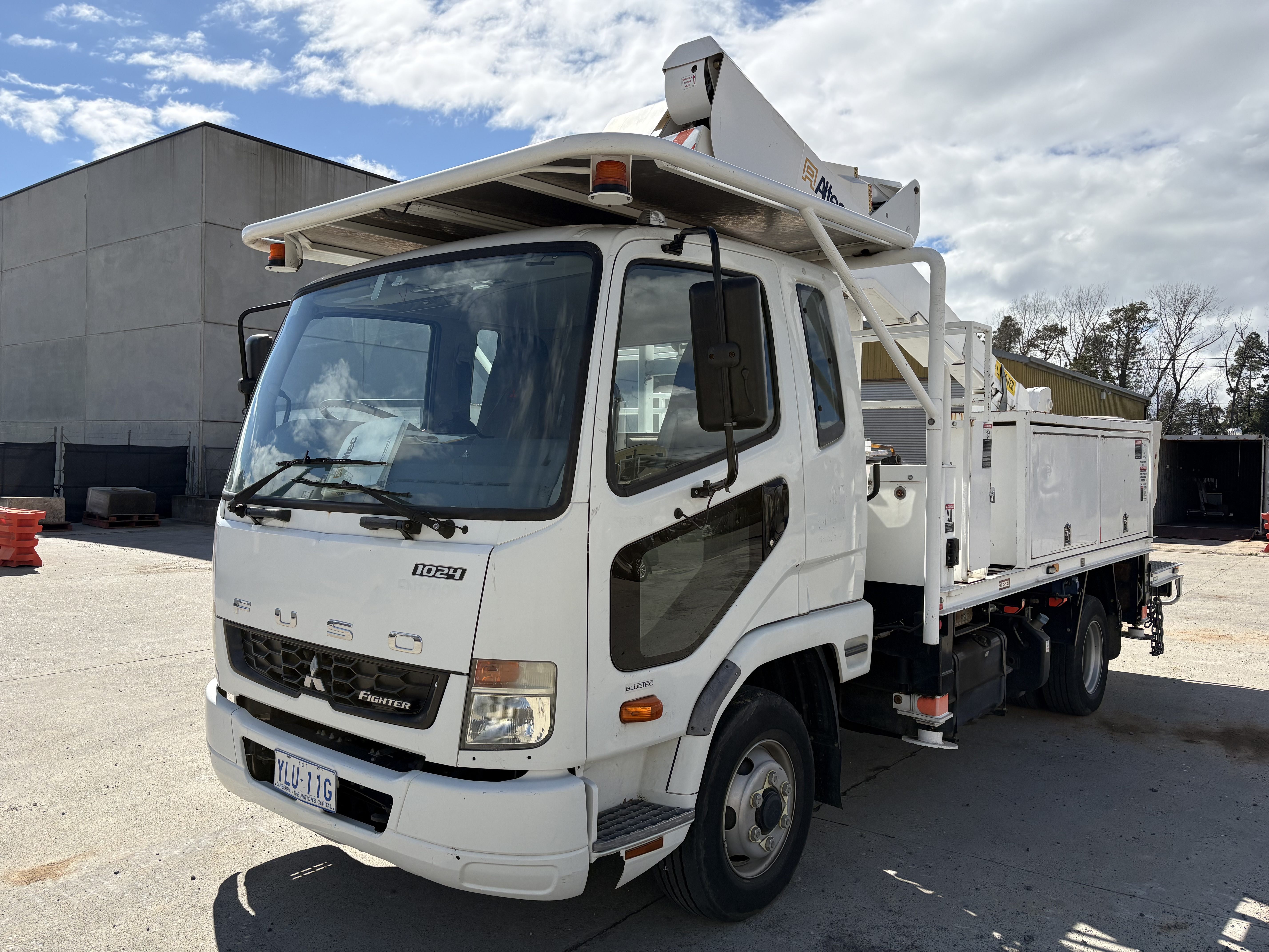 4 · 2016 Mitsubishi Fuso Fighter FK600   4x2 Elevated Work Platform