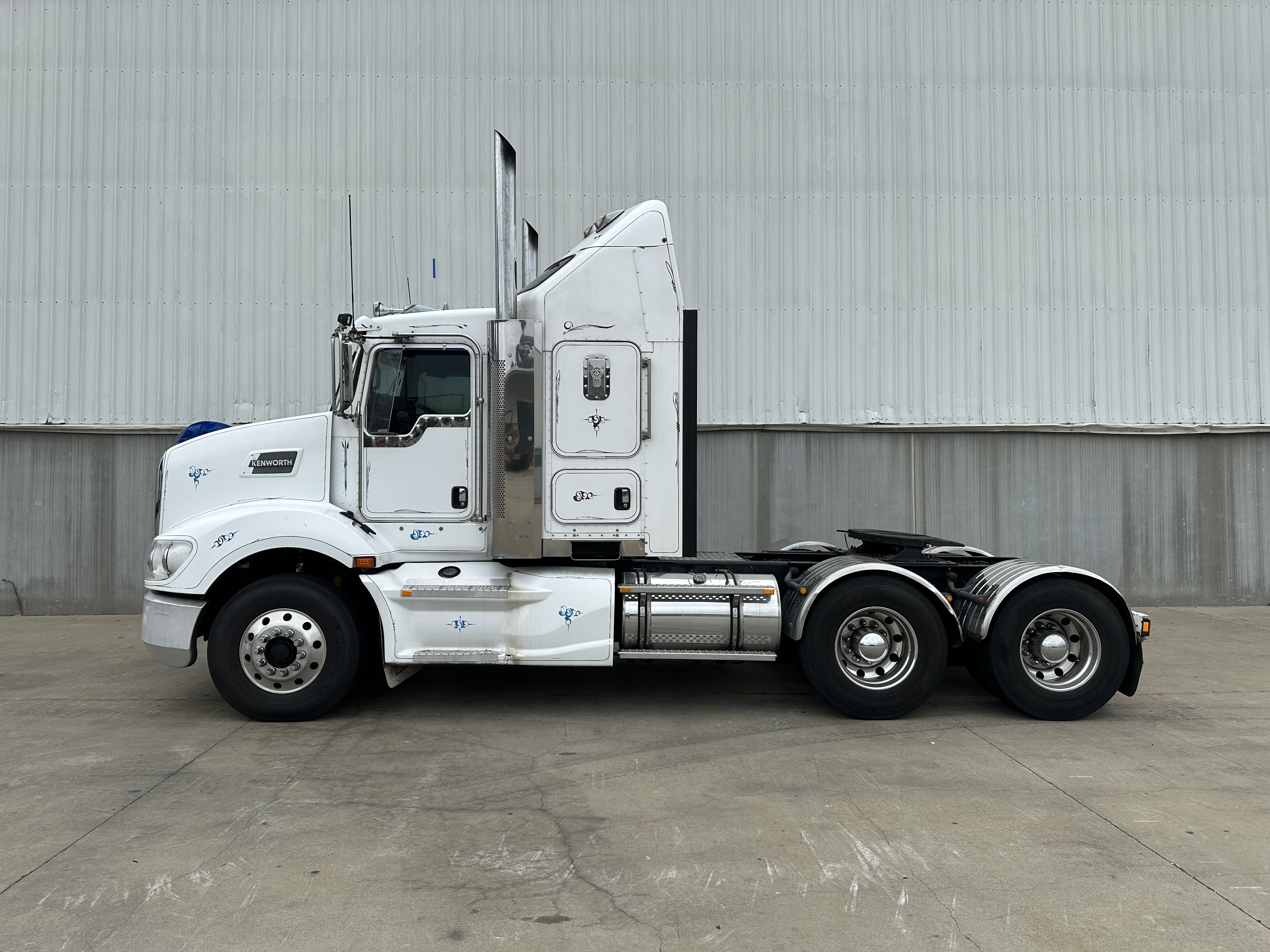 15 · 2011 Kenworth T409 6x4 Prime Mover