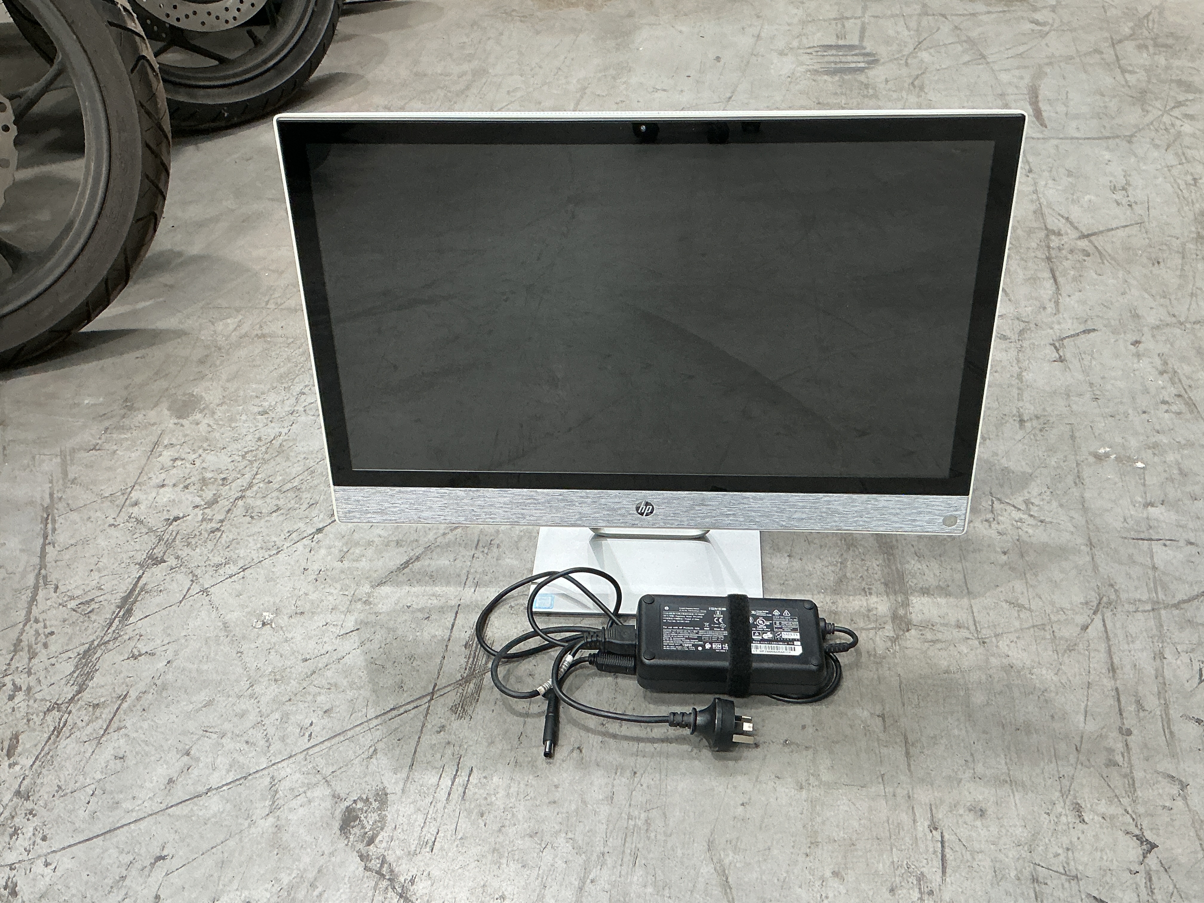 HP Pavillon 24 All In One PC With Adapter