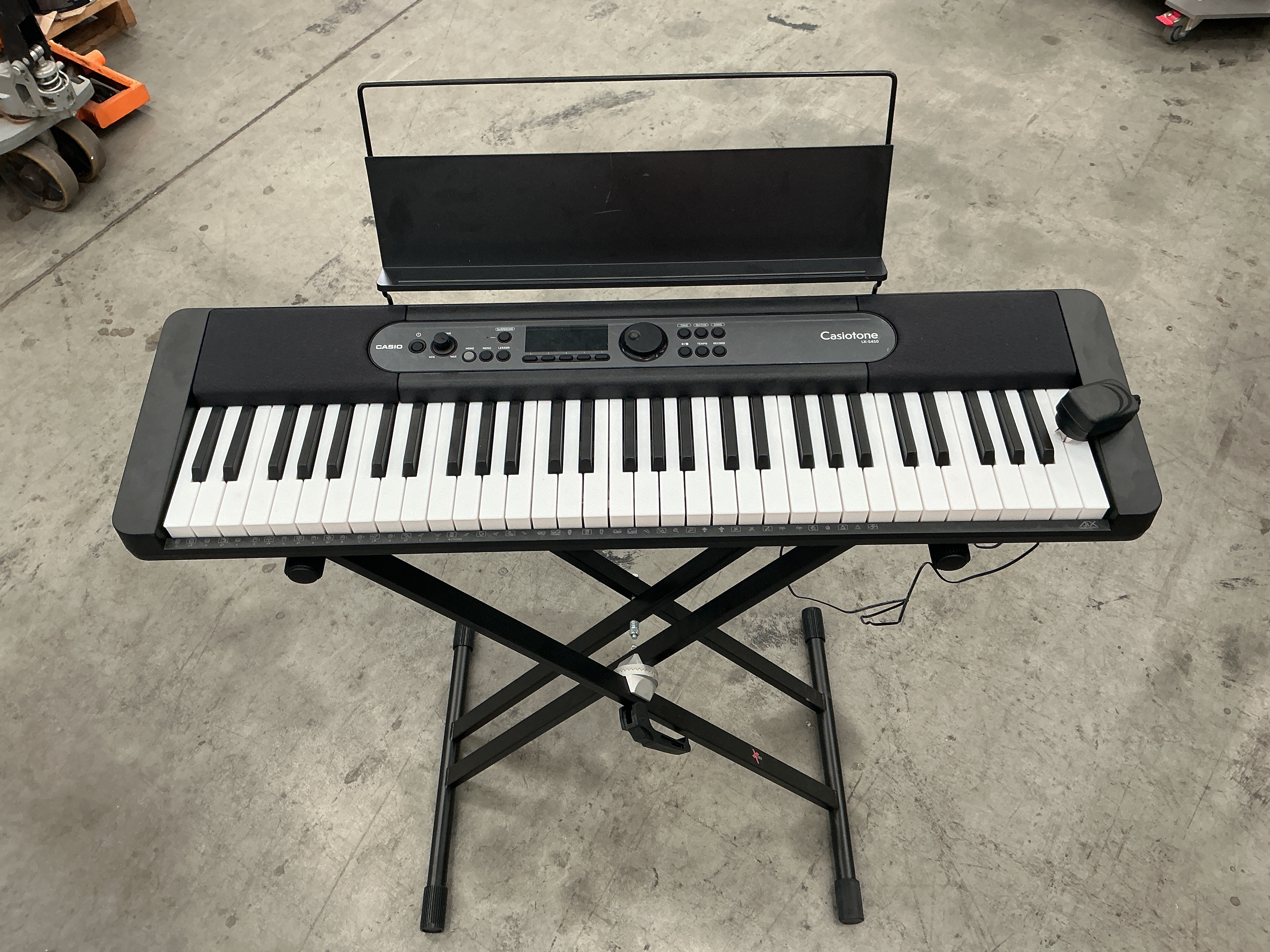 Casio LK-S450 Casiotone Keyboard + Xtreme Stand