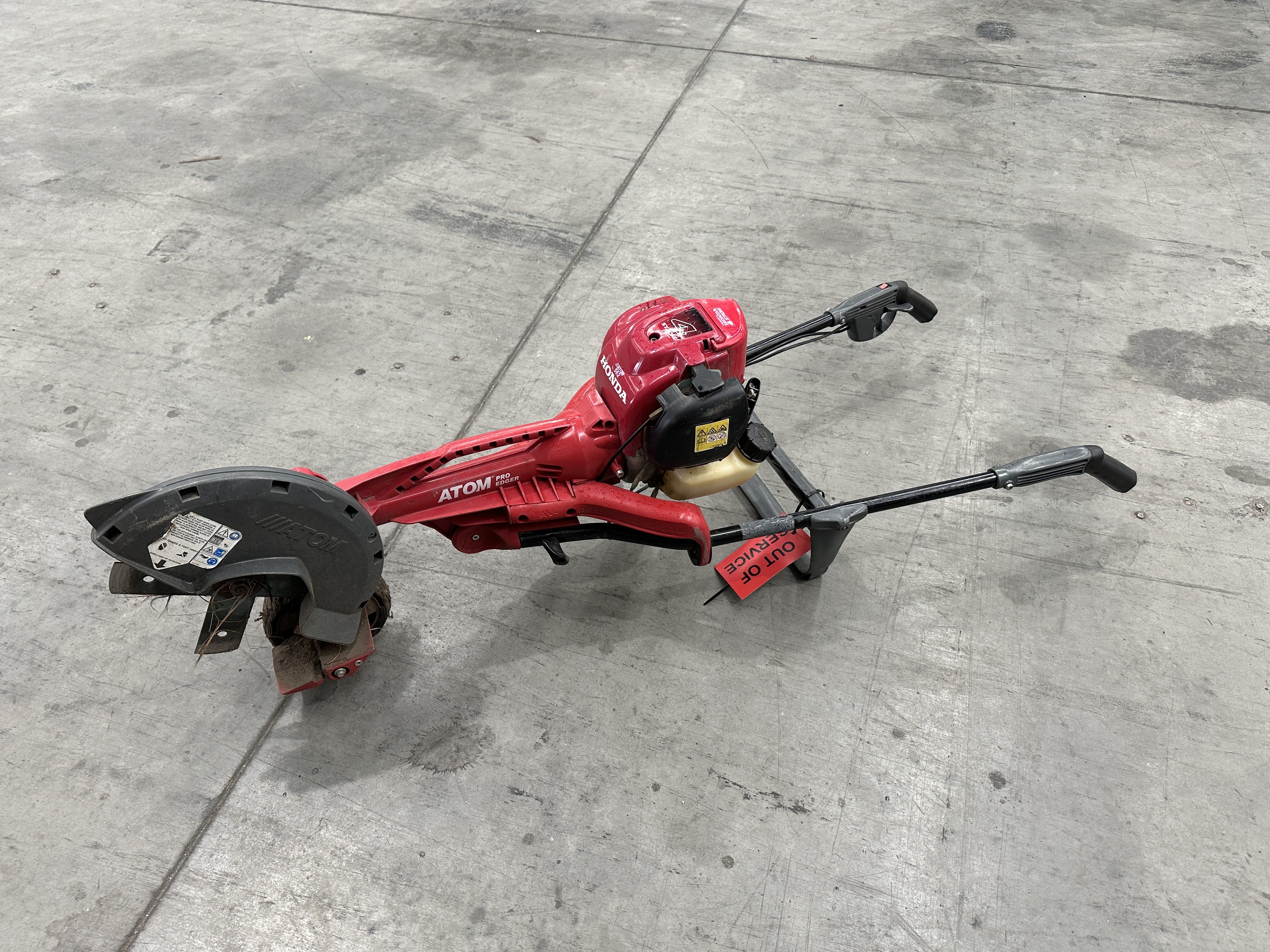 15 · 1 x Atom 562 Pro Edger  (Council asset)
