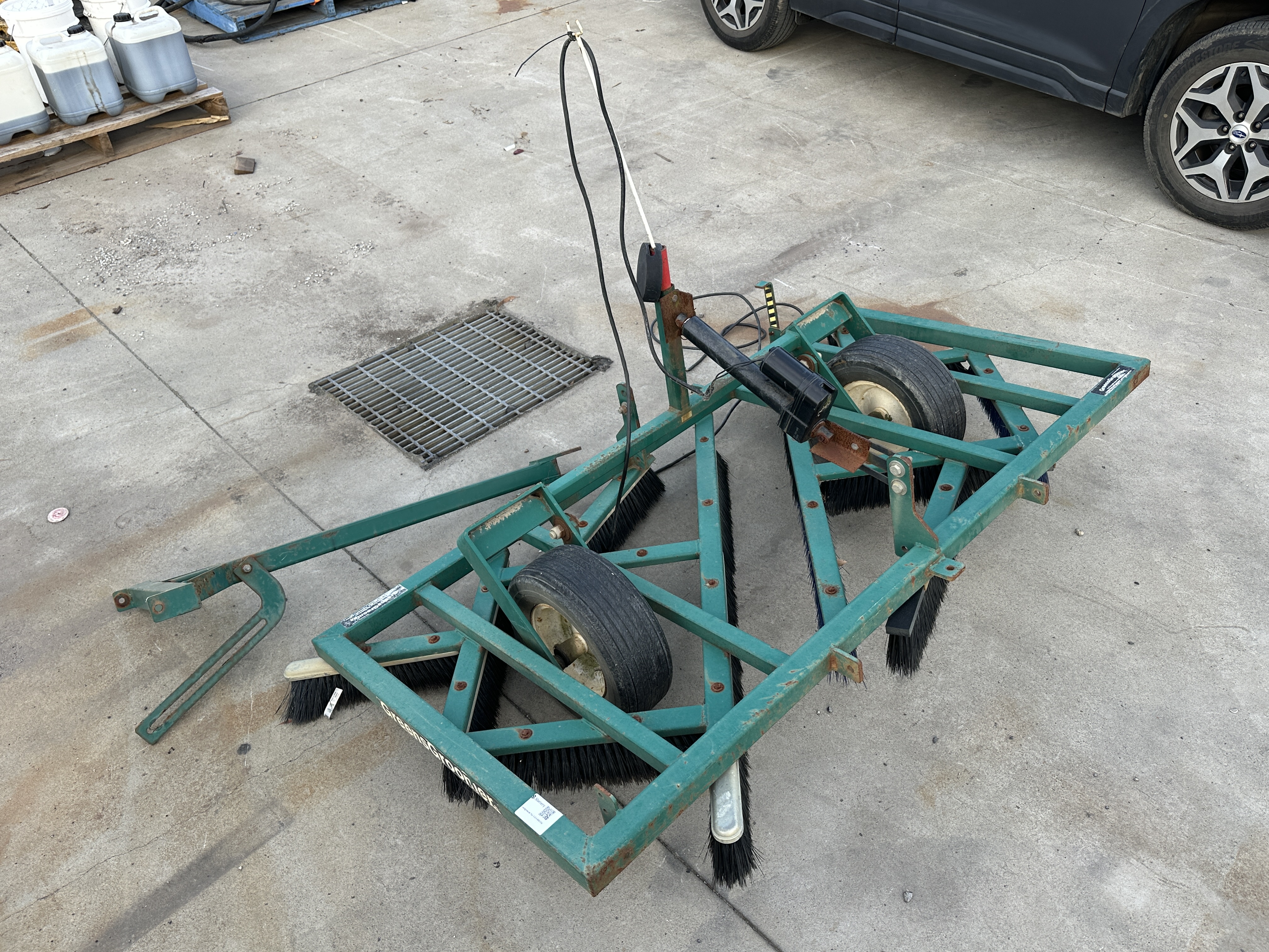 1 x Grass Groomer Attachment
